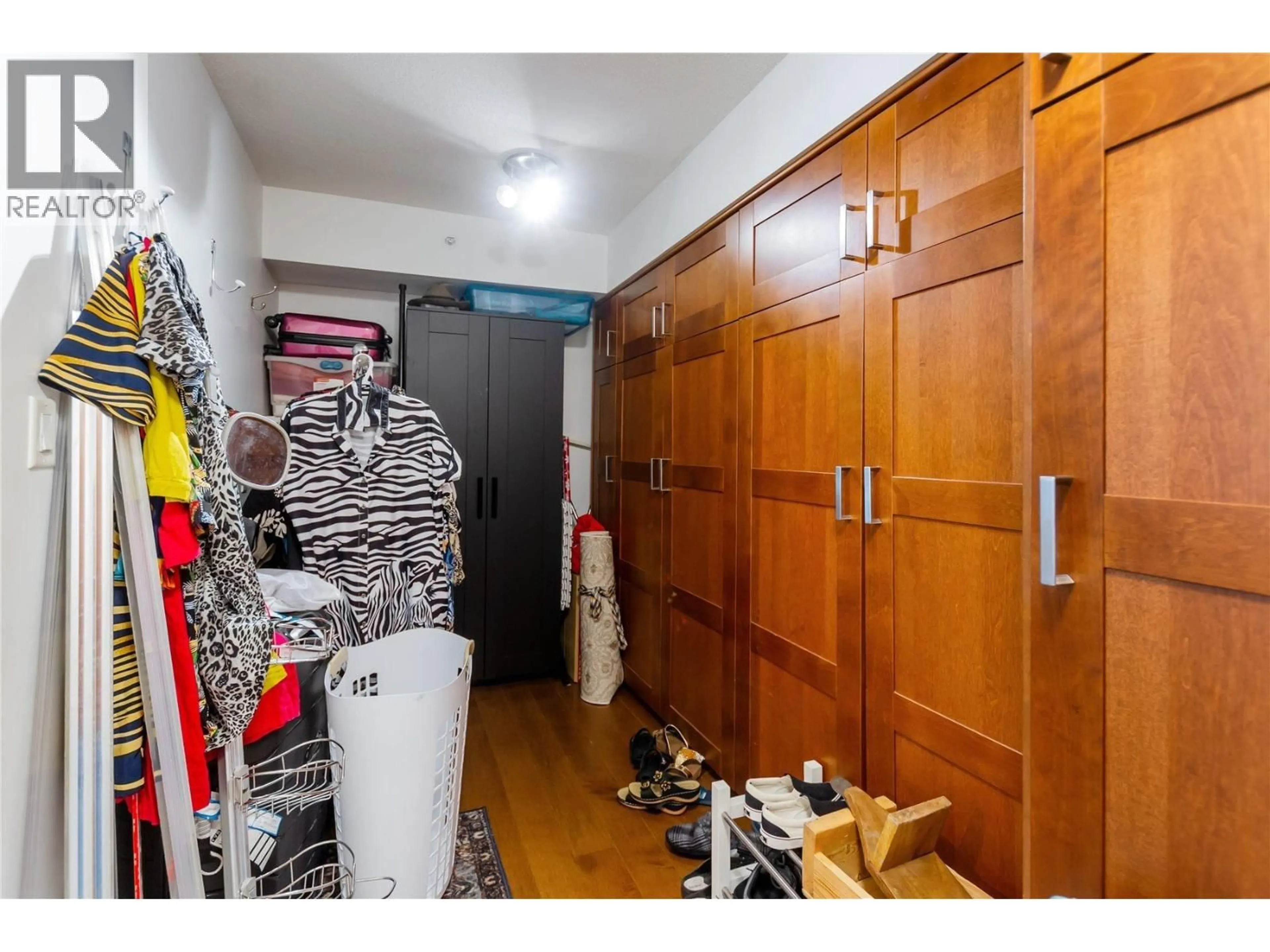 Storage room or clothes room or walk-in closet for 302 - 188 ESPLANADE, North Vancouver British Columbia V7L4Y1