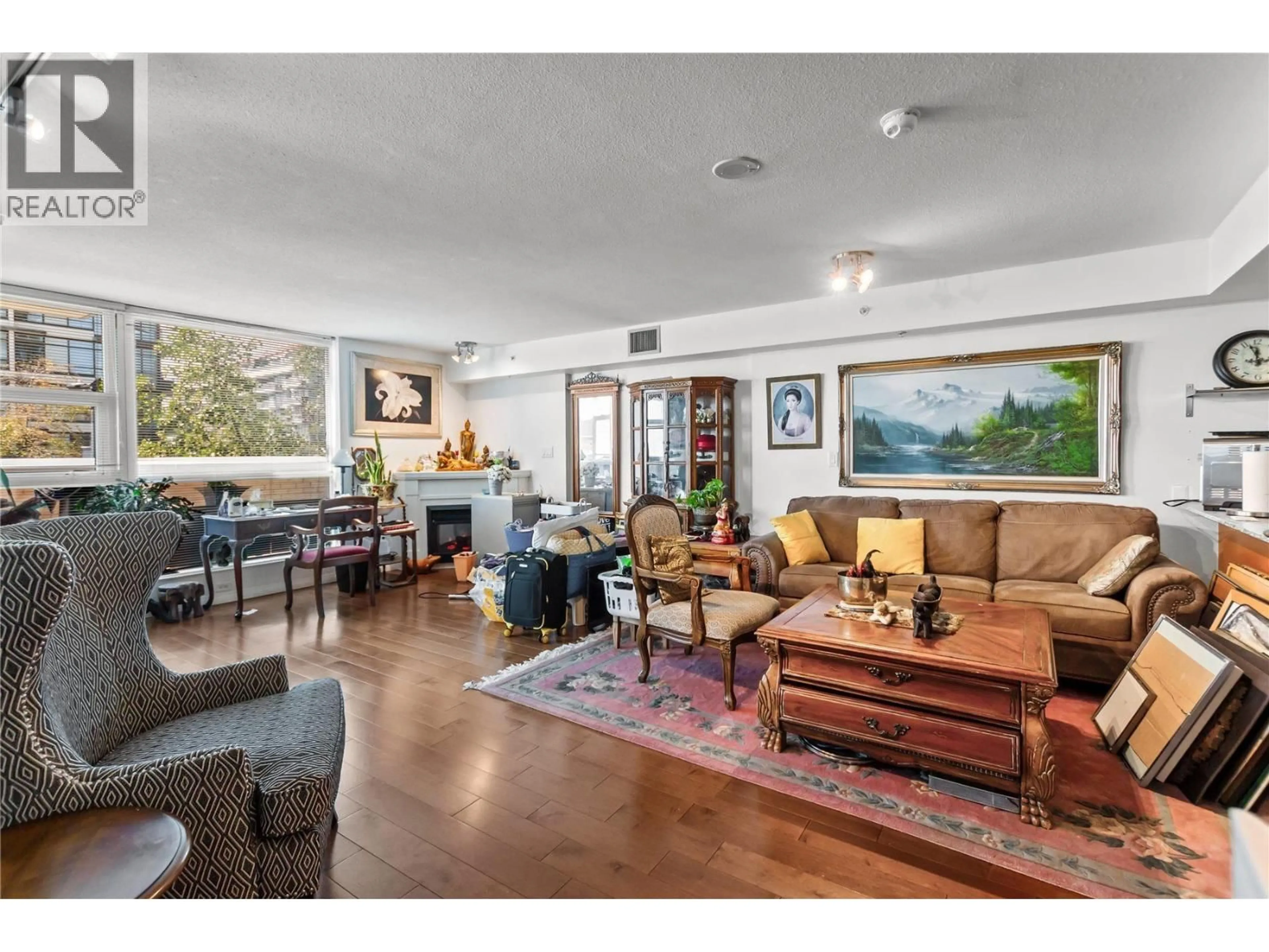 Living room with furniture, unknown for 302 - 188 ESPLANADE, North Vancouver British Columbia V7L4Y1