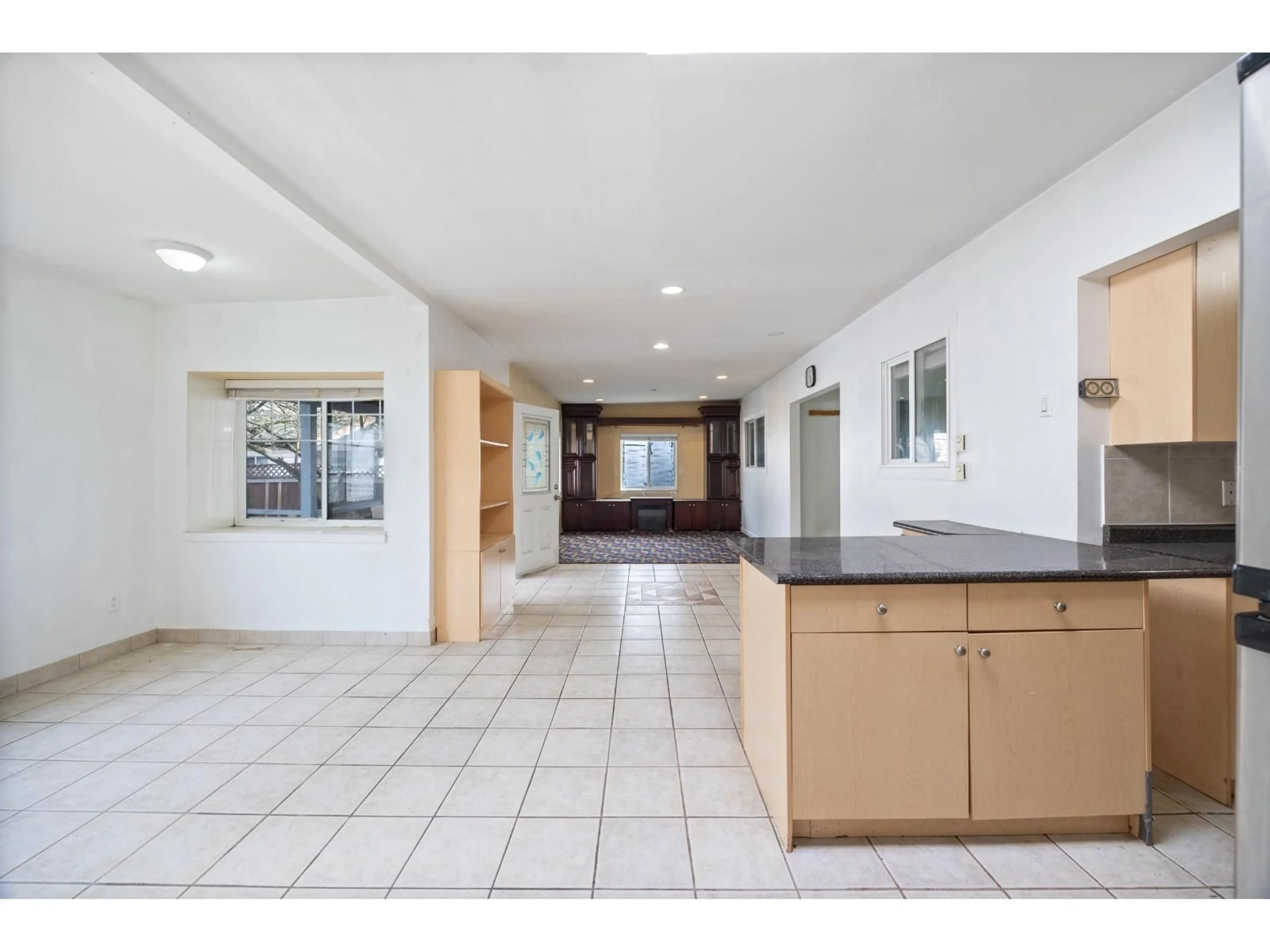 Indoor foyer for 12710 113B AVENUE, Surrey British Columbia V3V3N1