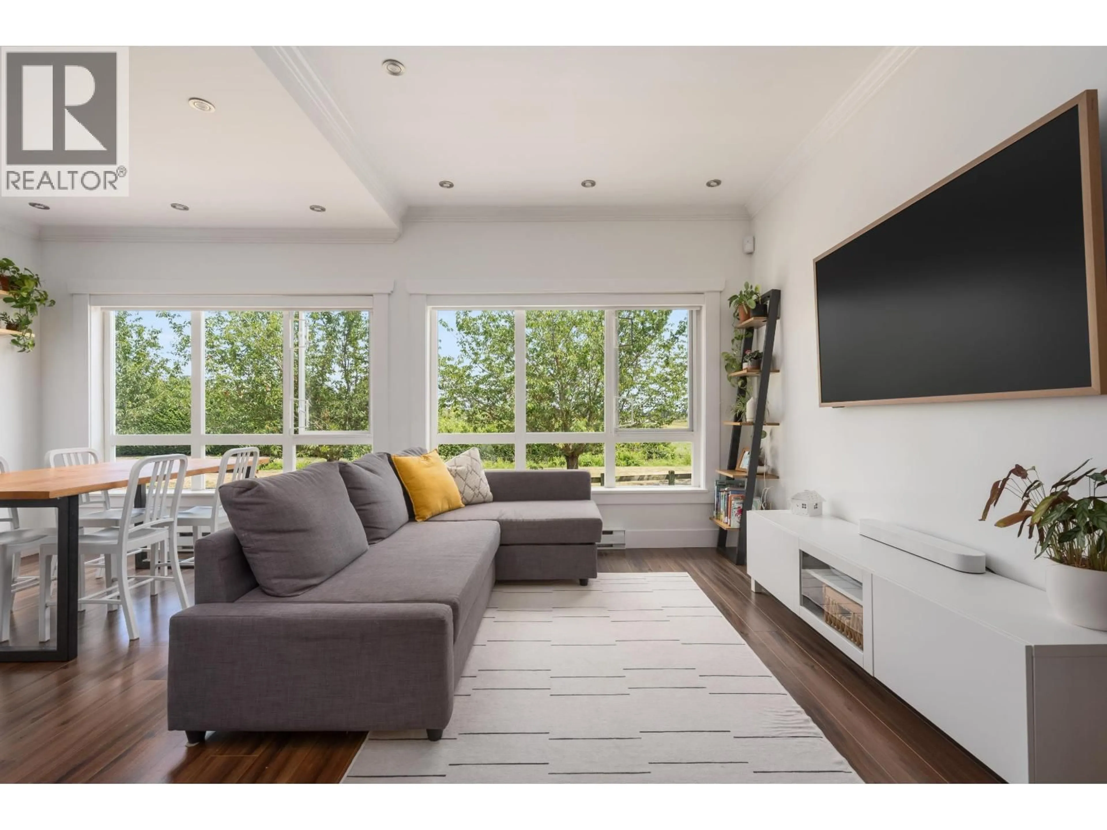 Living room with furniture, wood/laminate floor for 1 - 13028 NO. 2 ROAD, Richmond British Columbia V7E6S4