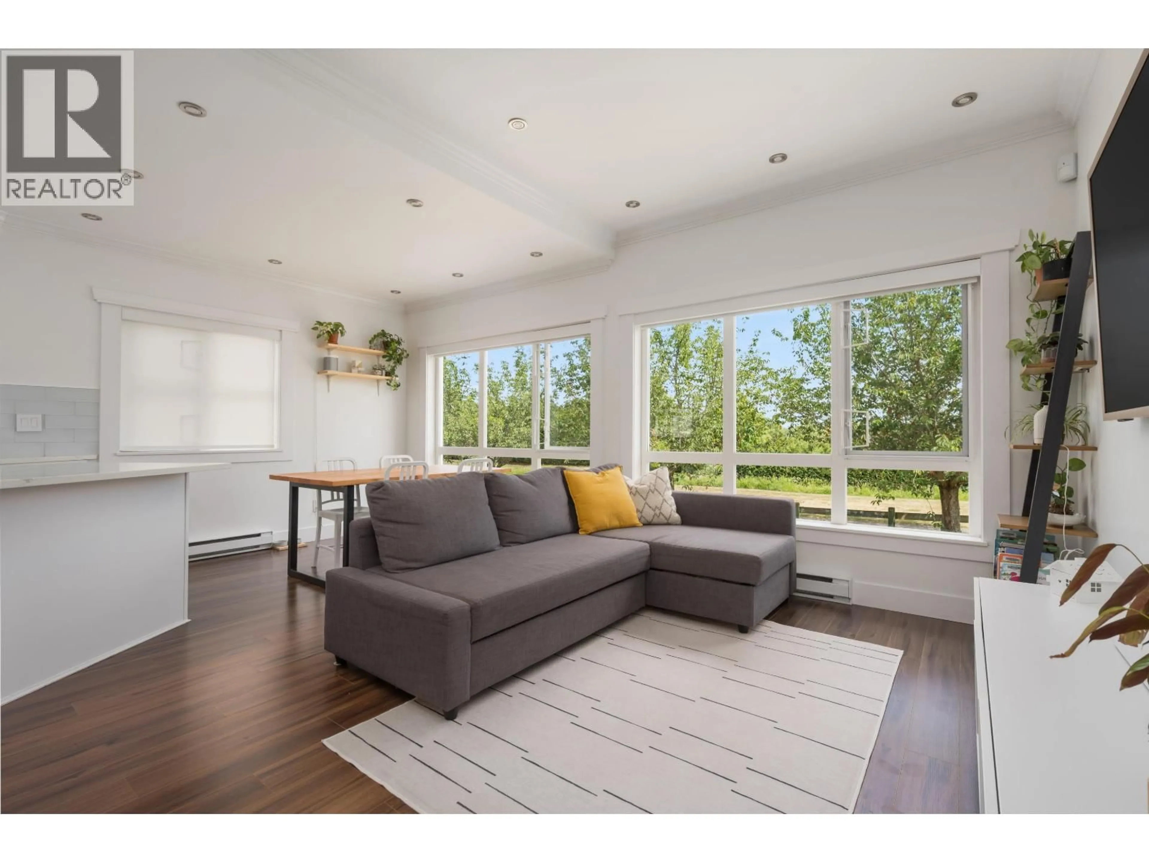 Living room with furniture, wood/laminate floor for 1 - 13028 NO. 2 ROAD, Richmond British Columbia V7E6S4
