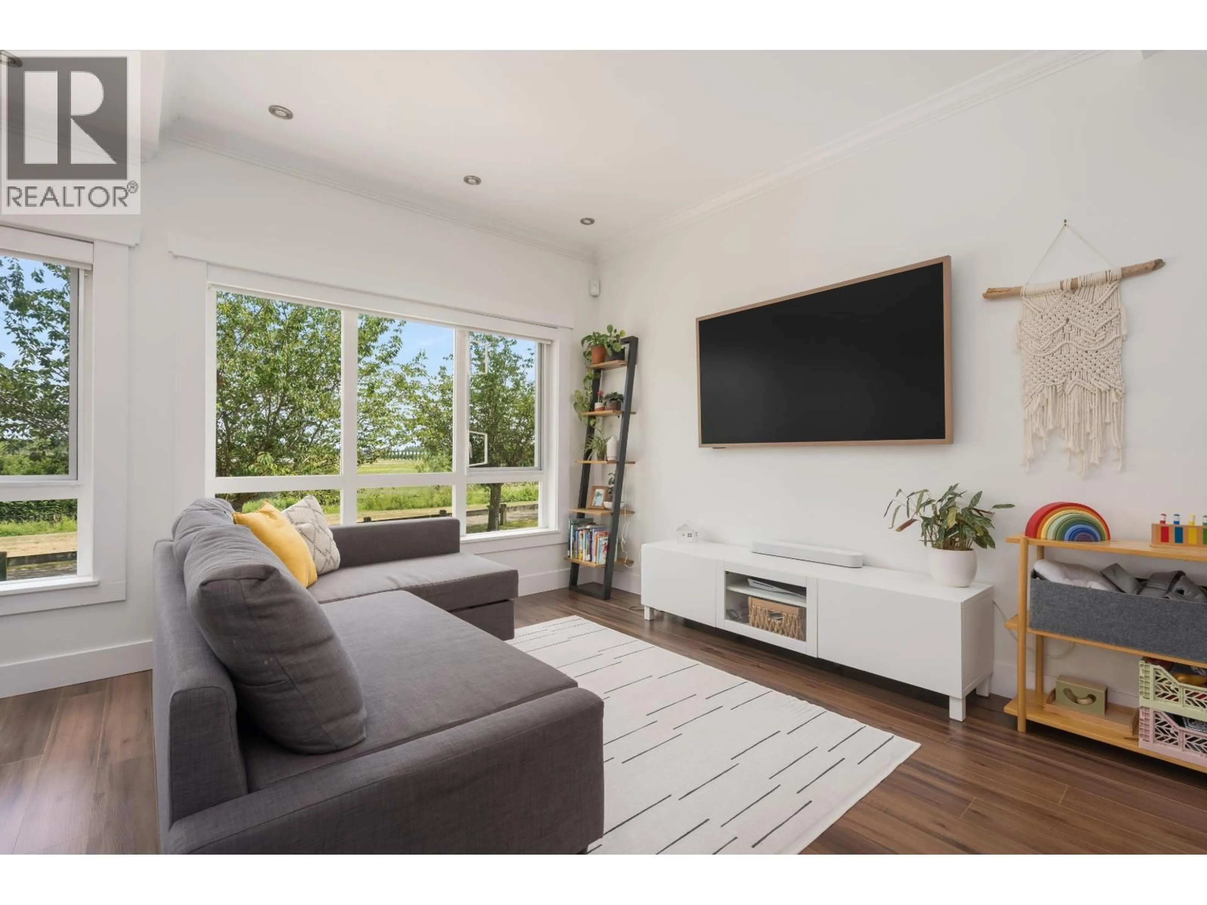 Living room with furniture, wood/laminate floor for 1 - 13028 NO. 2 ROAD, Richmond British Columbia V7E6S4
