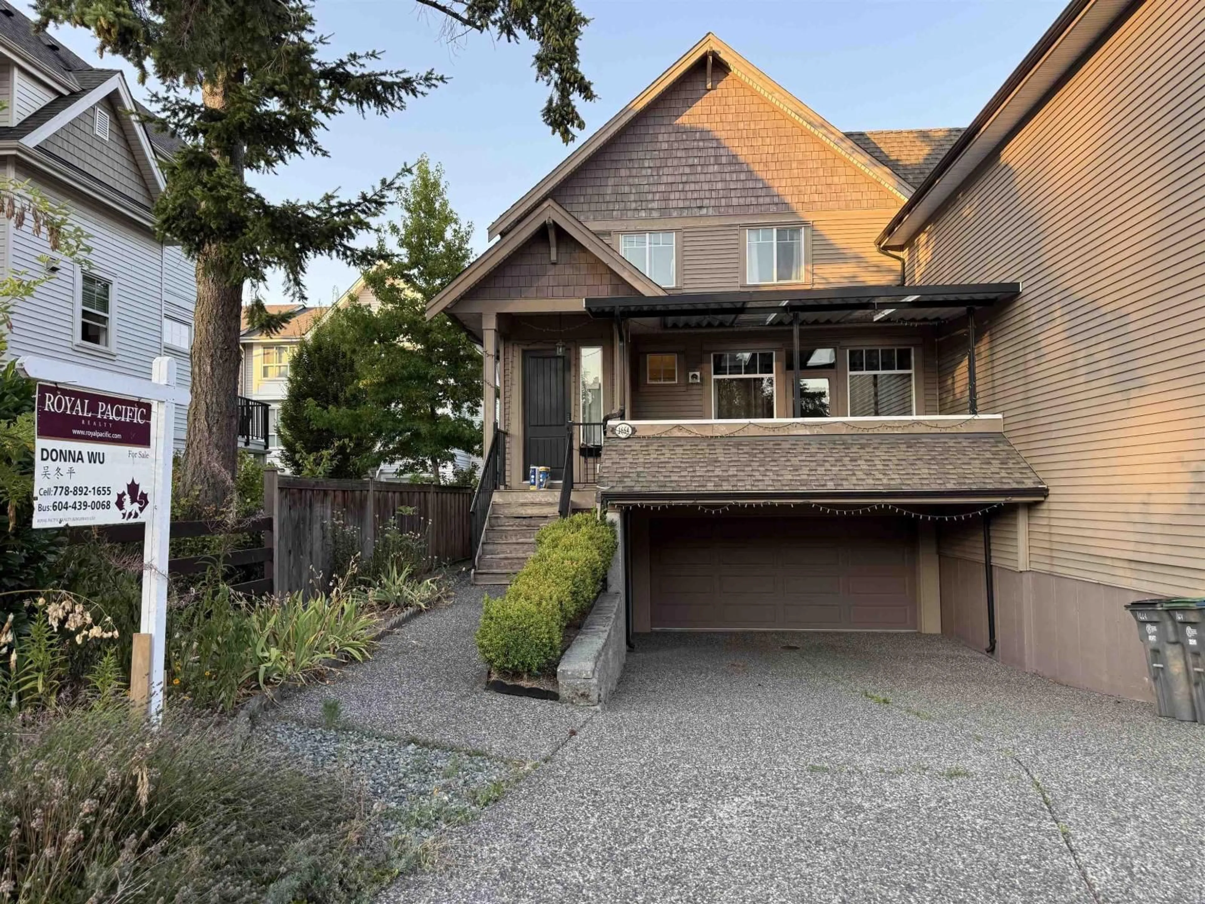 Home with brick exterior material, street for 1664 KING GEORGE BOULEVARD, Surrey British Columbia V4A4Z8