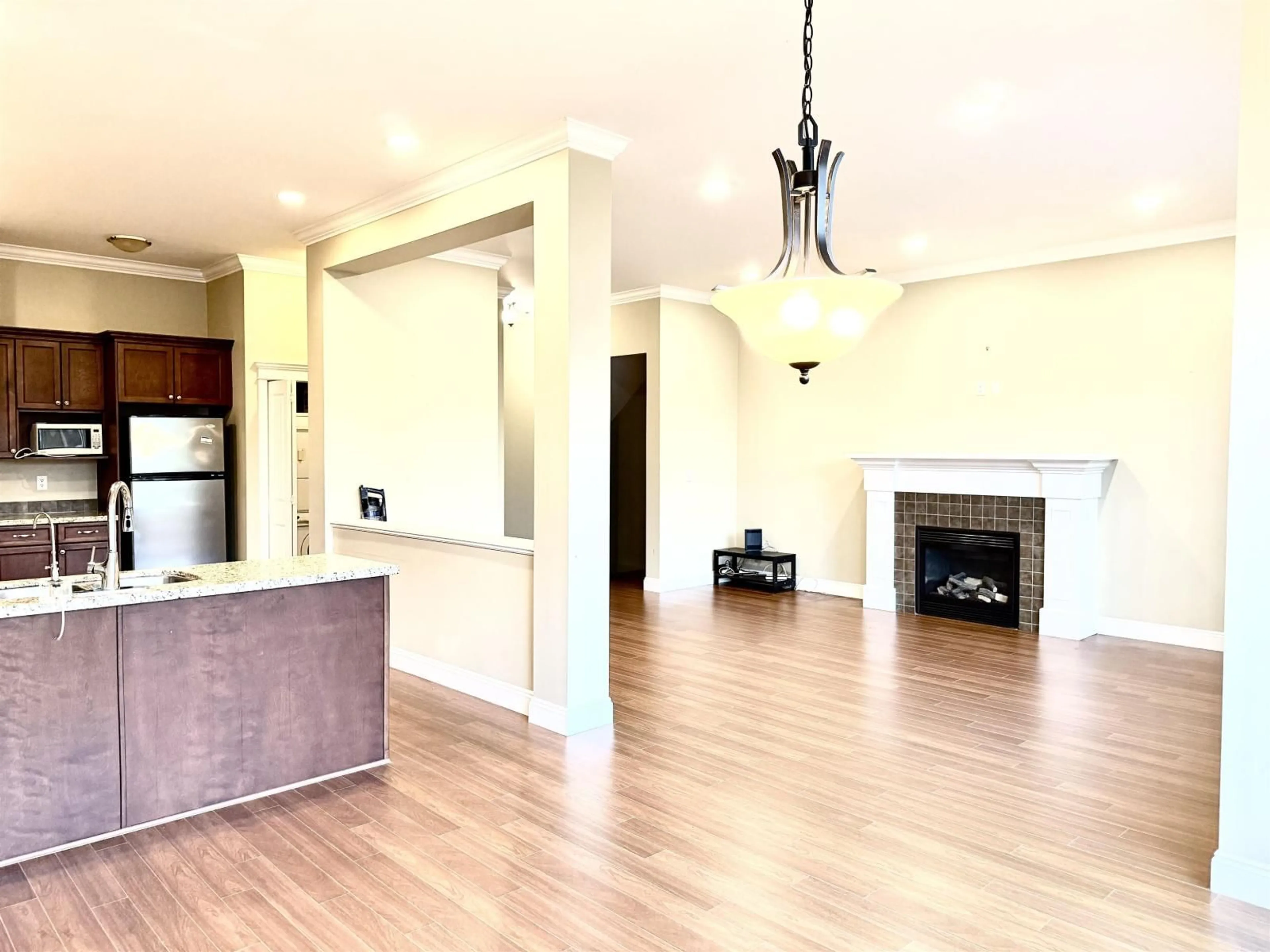 Open concept kitchen, wood/laminate floor for 1664 KING GEORGE BOULEVARD, Surrey British Columbia V4A4Z8