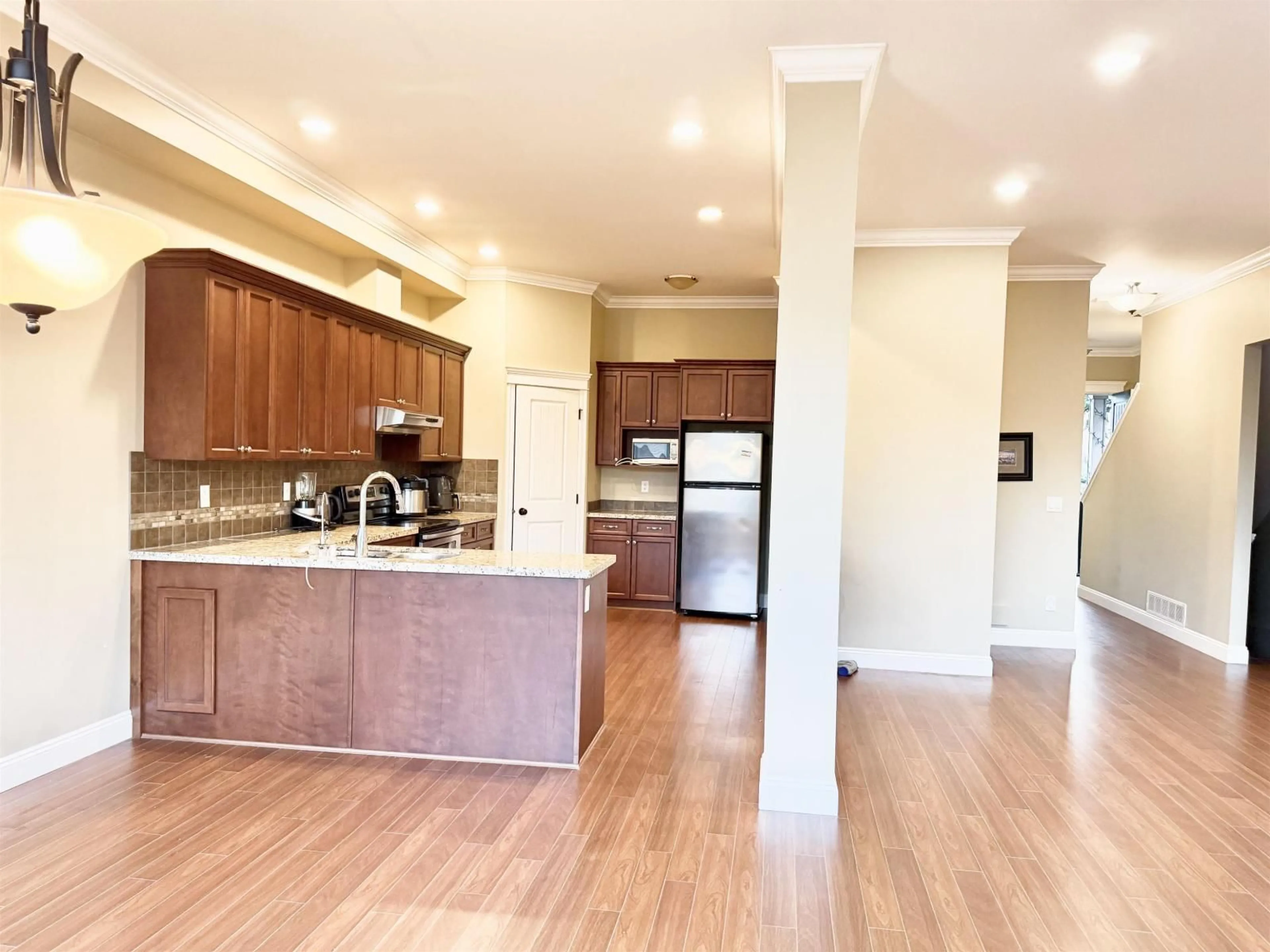 Open concept kitchen, wood/laminate floor for 1664 KING GEORGE BOULEVARD, Surrey British Columbia V4A4Z8