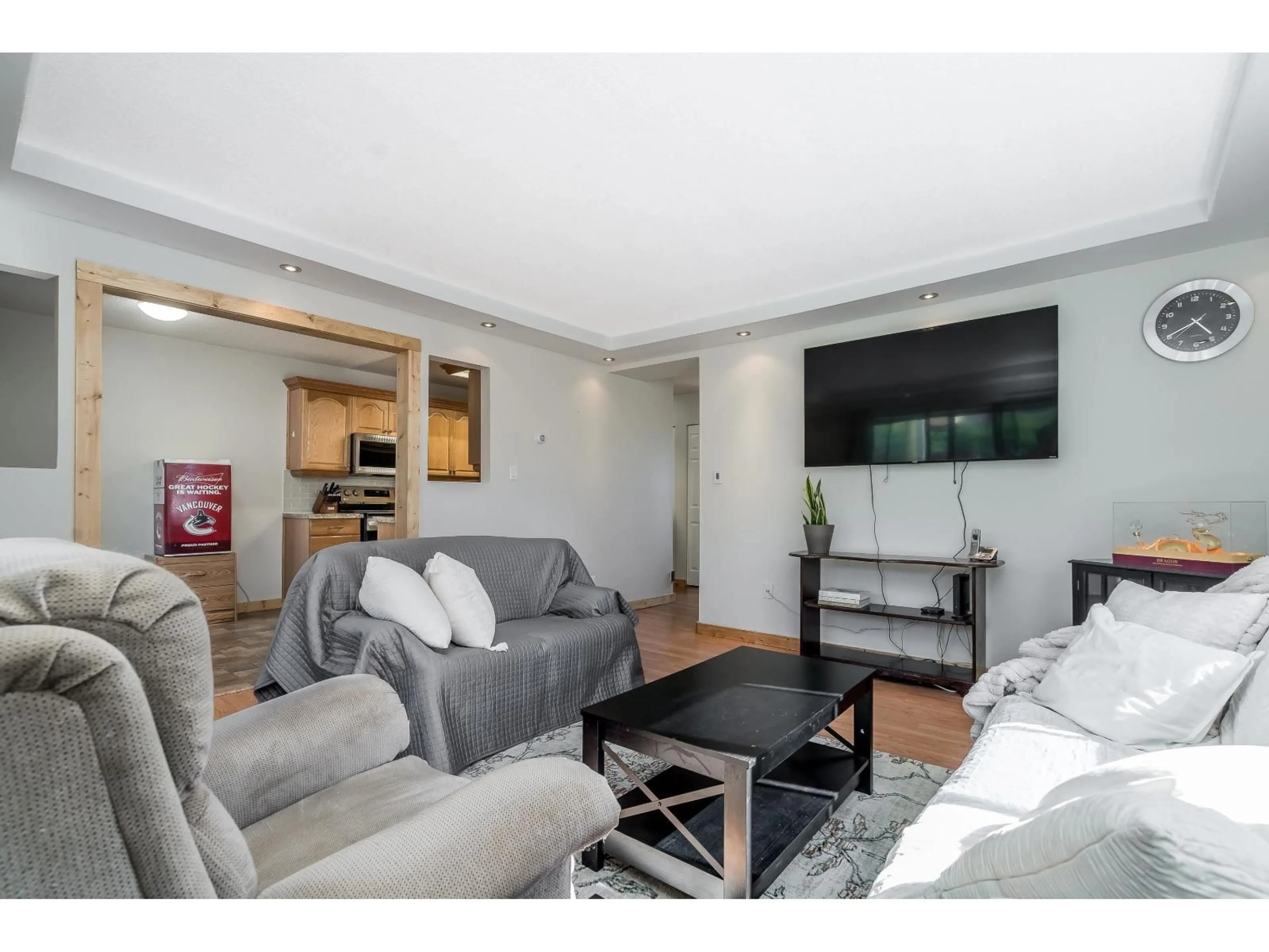 Living room with furniture, unknown for 105 - 32175 OLD YALE ROAD, Abbotsford British Columbia V2T2C8