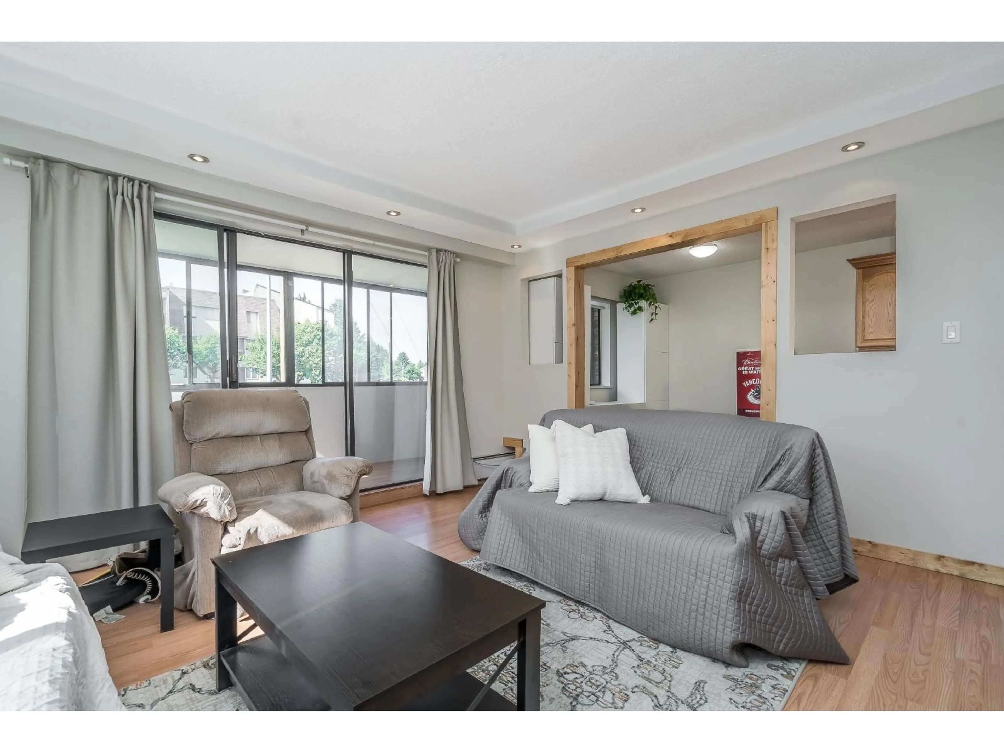 Living room with furniture, wood/laminate floor for 105 - 32175 OLD YALE ROAD, Abbotsford British Columbia V2T2C8