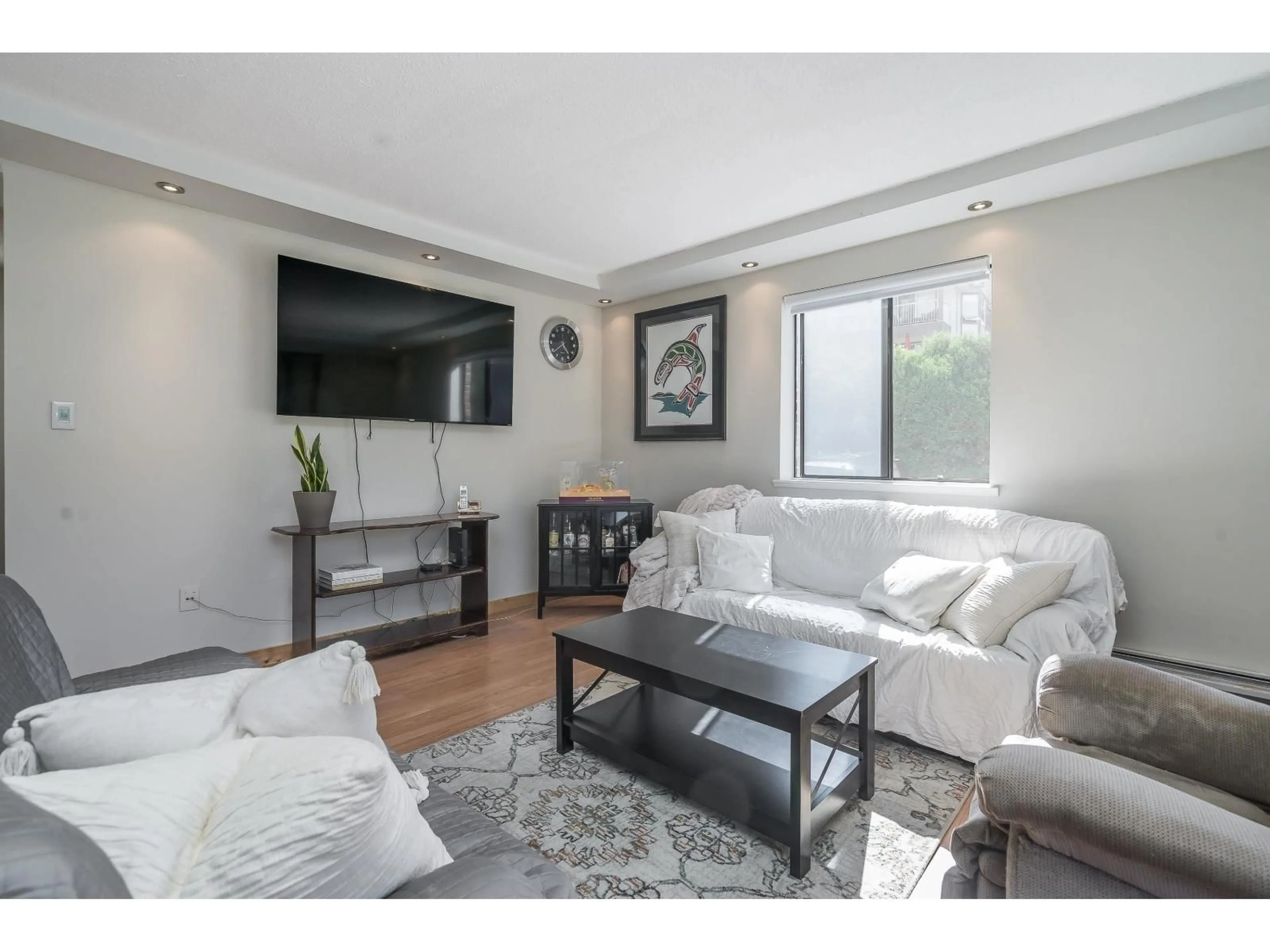 Living room with furniture, unknown for 105 - 32175 OLD YALE ROAD, Abbotsford British Columbia V2T2C8