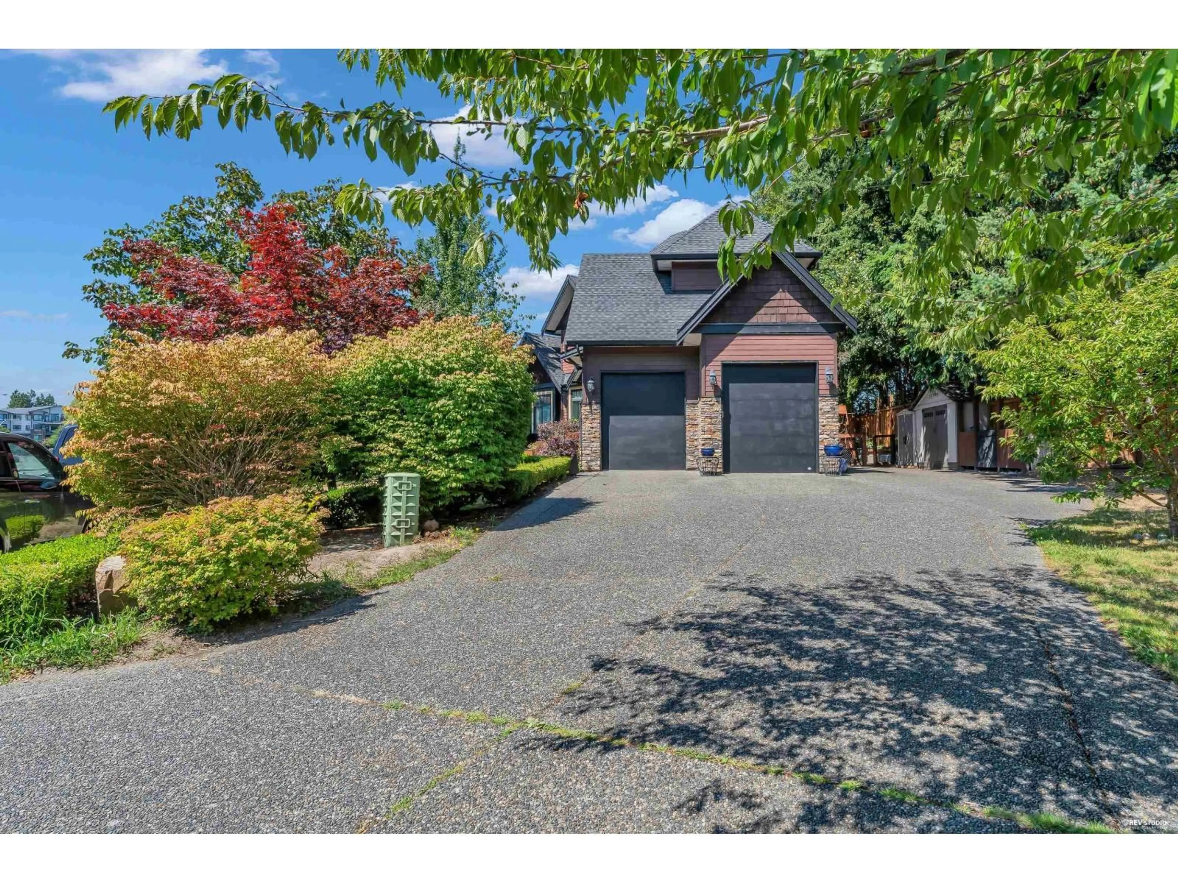 A pic from outside/outdoor area/front of a property/back of a property/a pic from drone, street for 15305 29A AVENUE, White Rock British Columbia V4P1G7