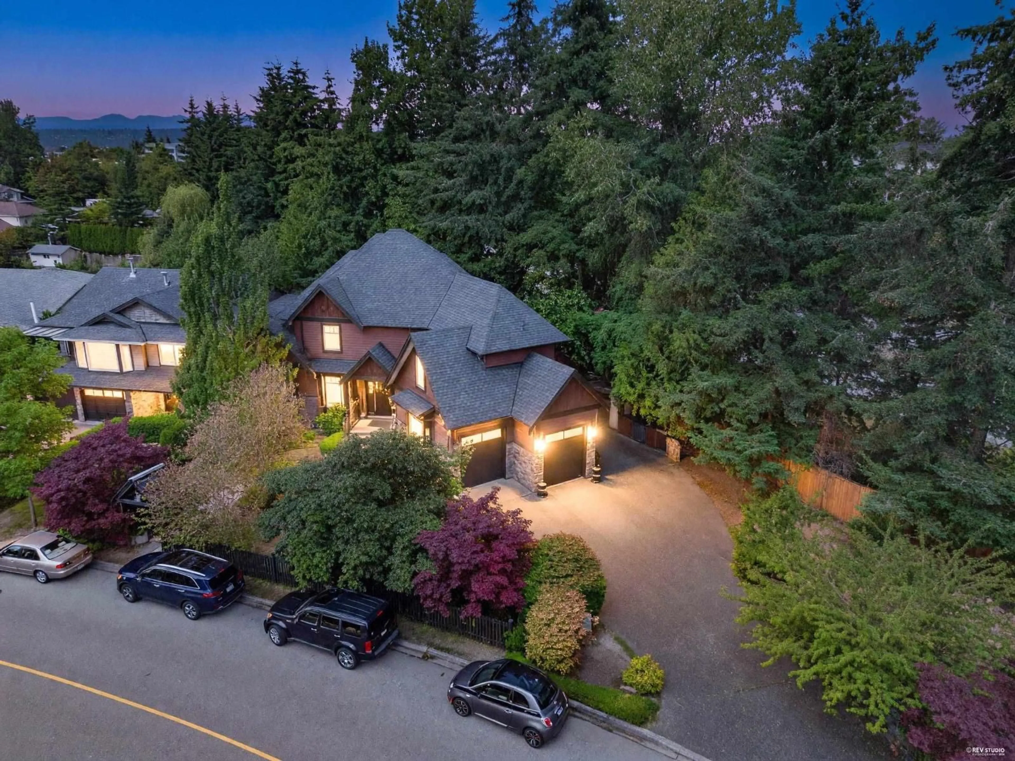 A pic from outside/outdoor area/front of a property/back of a property/a pic from drone, unknown for 15305 29A AVENUE, White Rock British Columbia V4P1G7