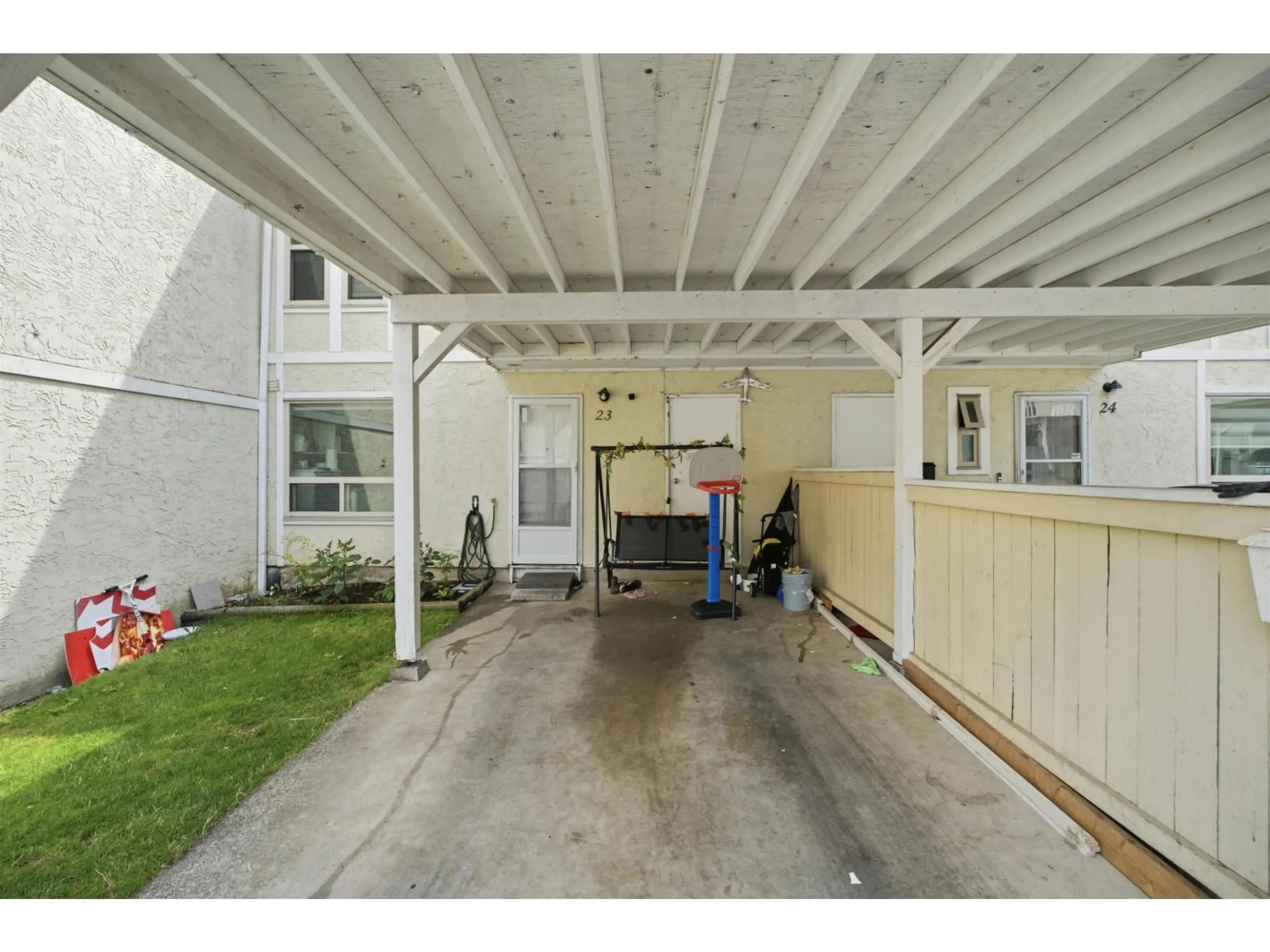 Indoor garage for 23 - 3075 TRETHEWEY STREET, Abbotsford British Columbia V2T3R4