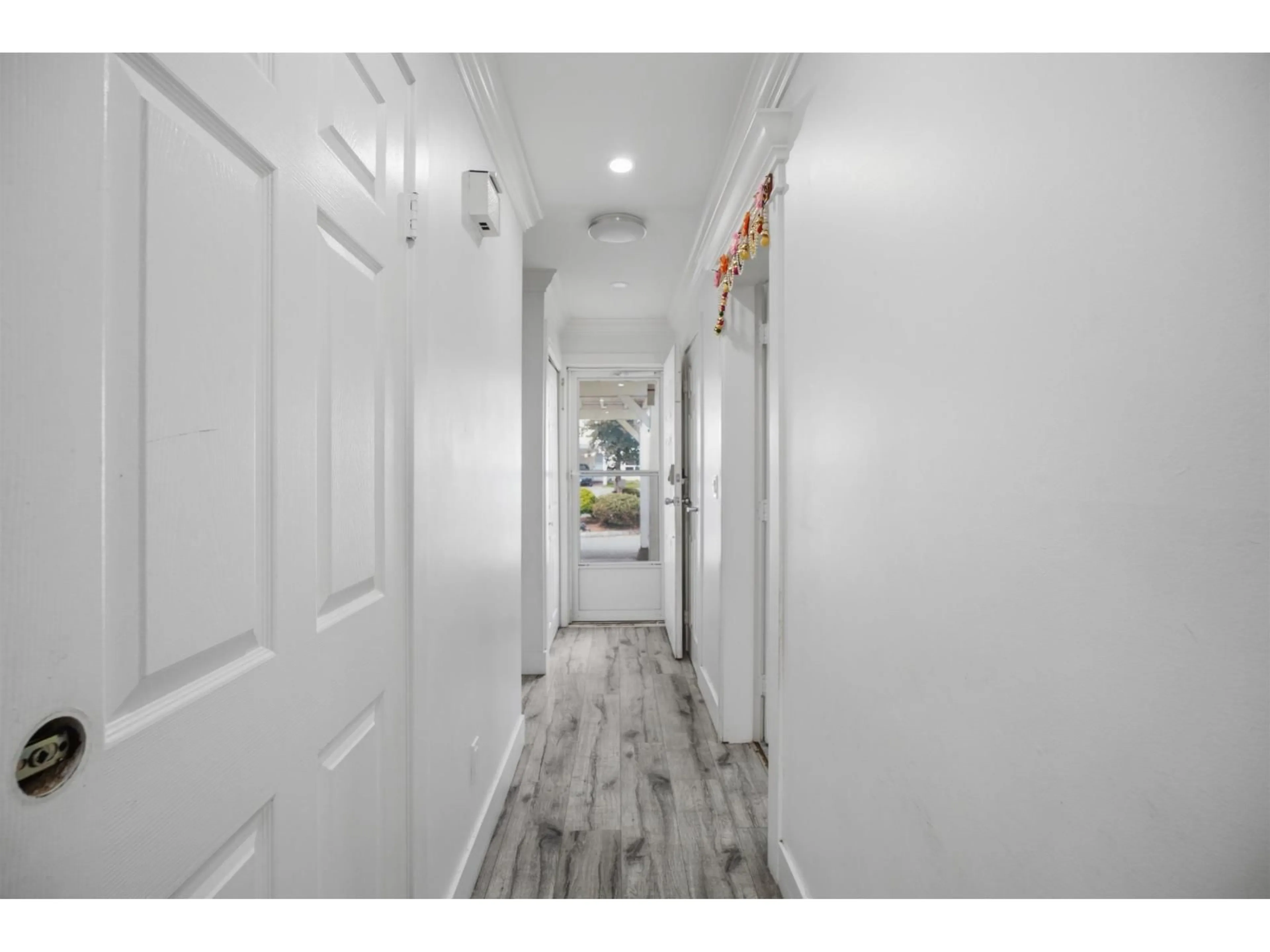 Indoor entryway for 23 - 3075 TRETHEWEY STREET, Abbotsford British Columbia V2T3R4