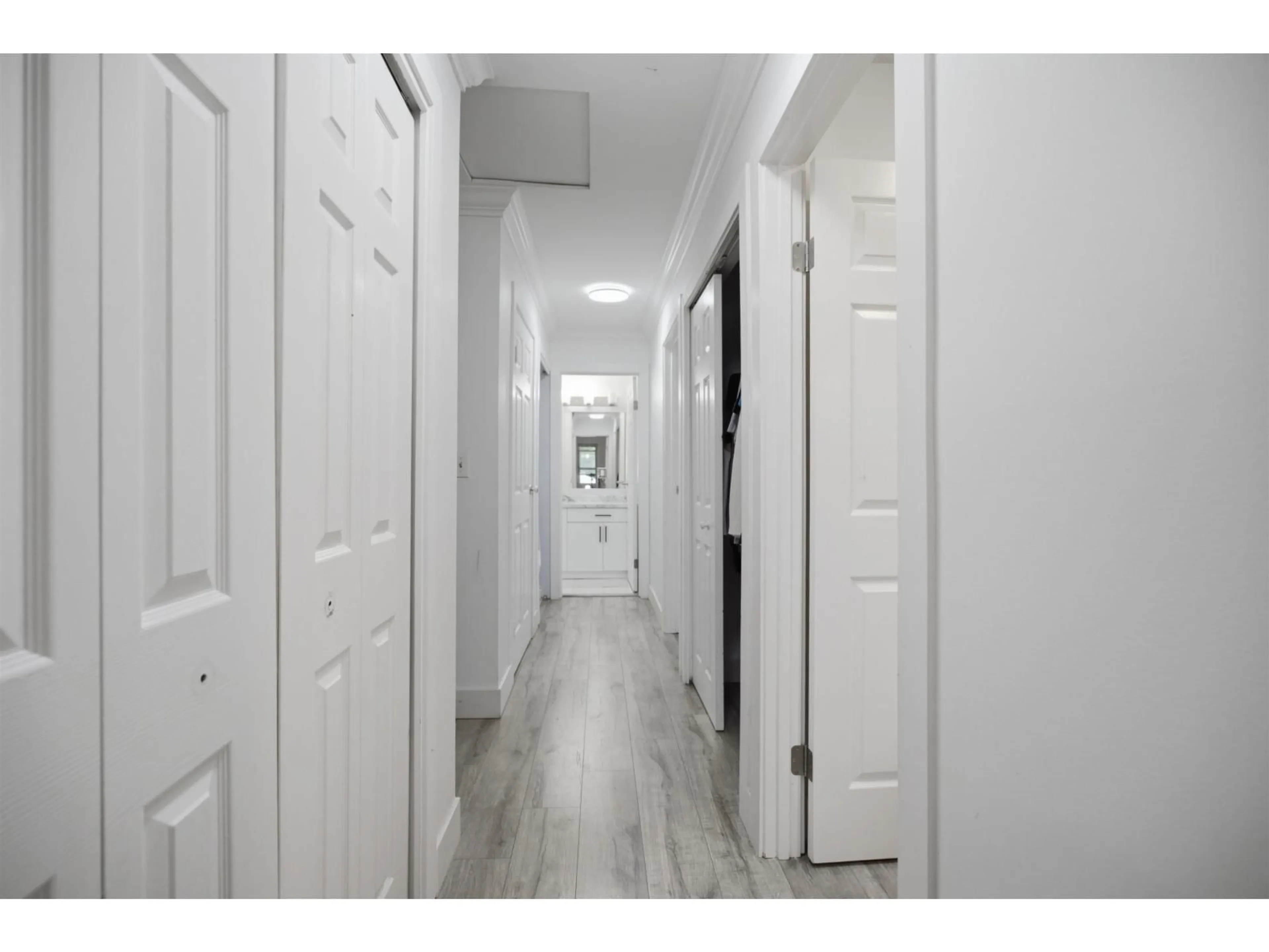 Indoor entryway for 23 - 3075 TRETHEWEY STREET, Abbotsford British Columbia V2T3R4