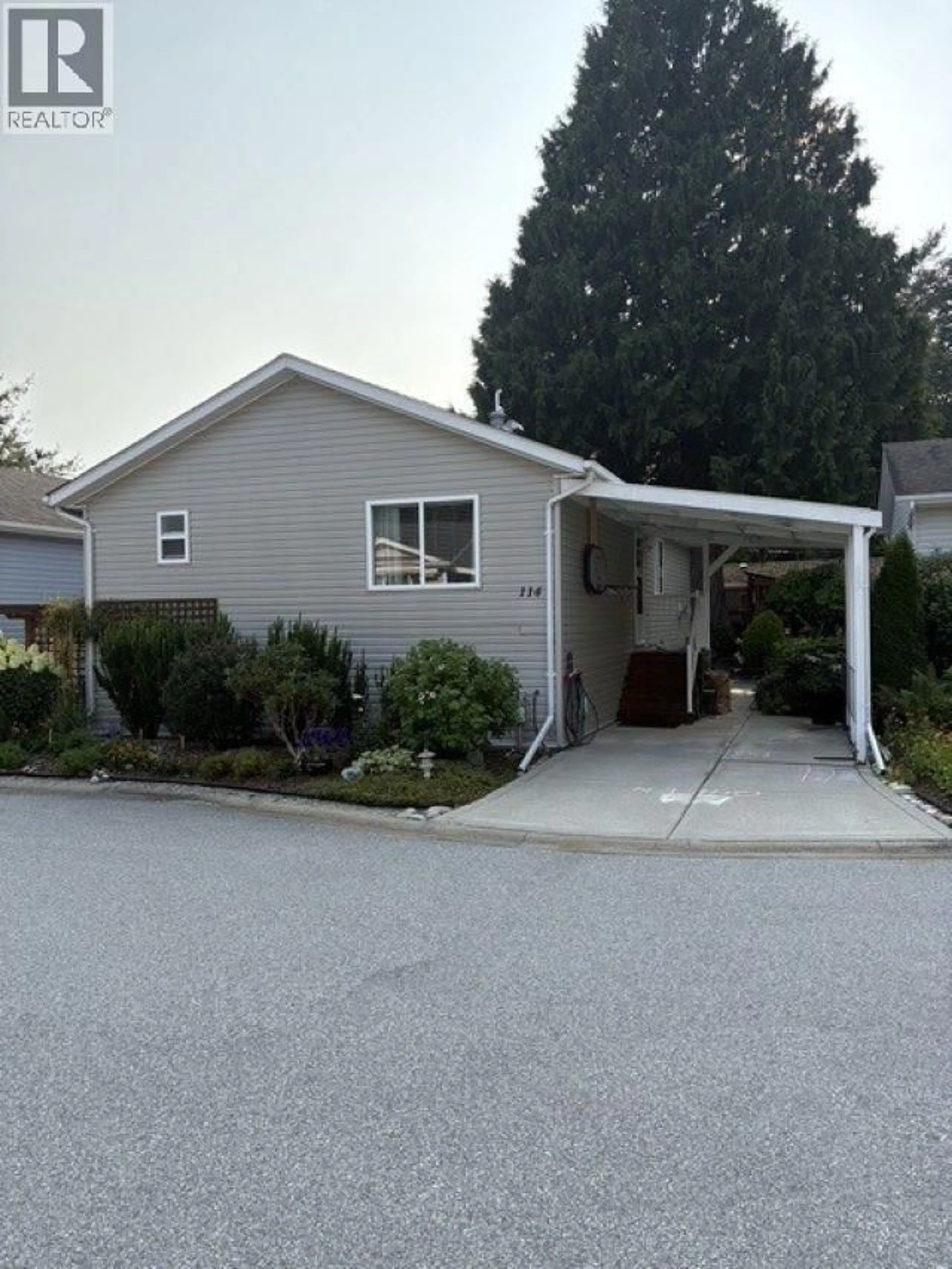 Home with vinyl exterior material, street for 114 - 4510 SUNSHINE COAST HIGHWAY, Sechelt British Columbia V0N3A6