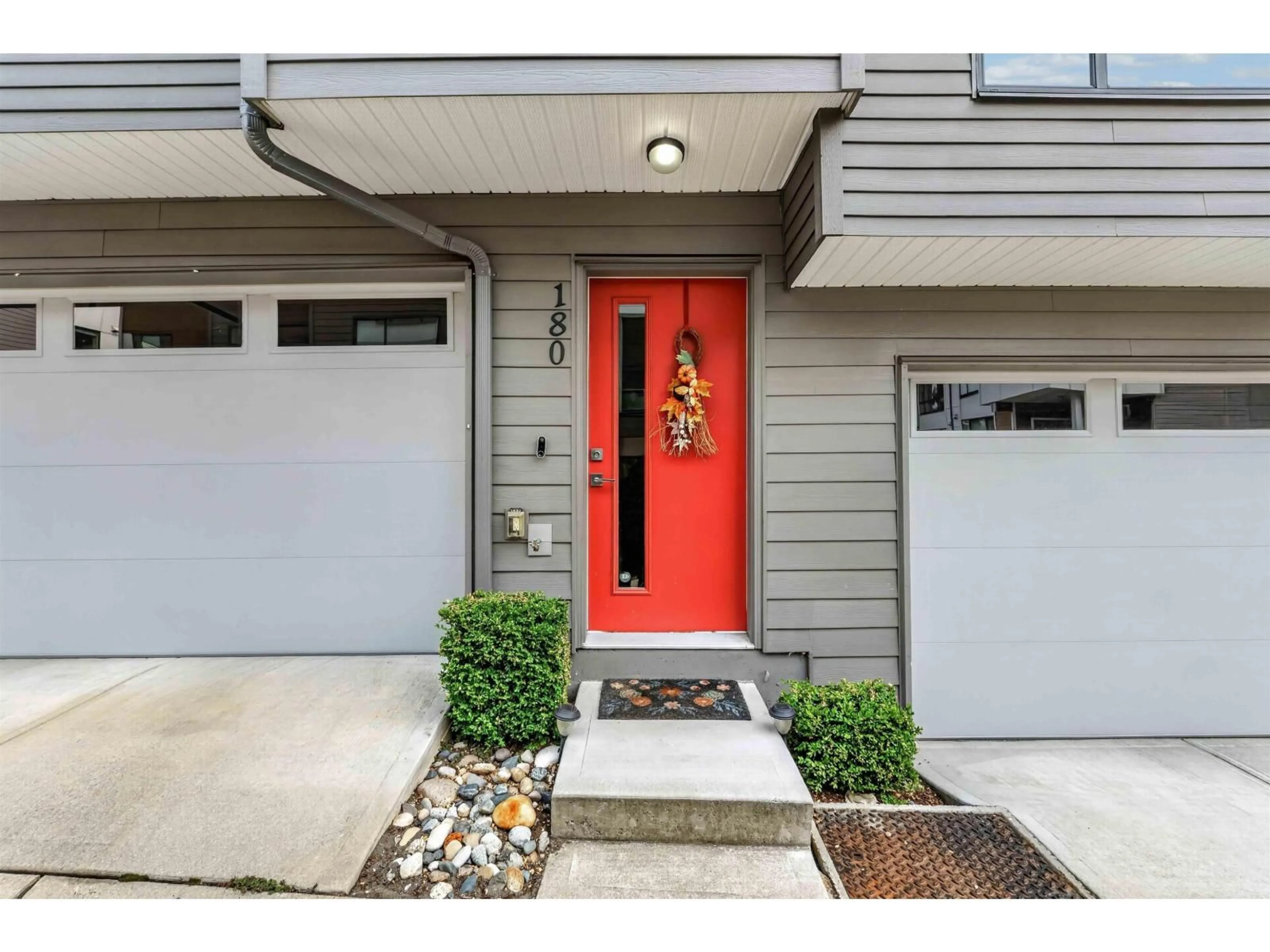 Indoor entryway for 180 - 16433 19 AVENUE, Surrey British Columbia V3Z0Z1