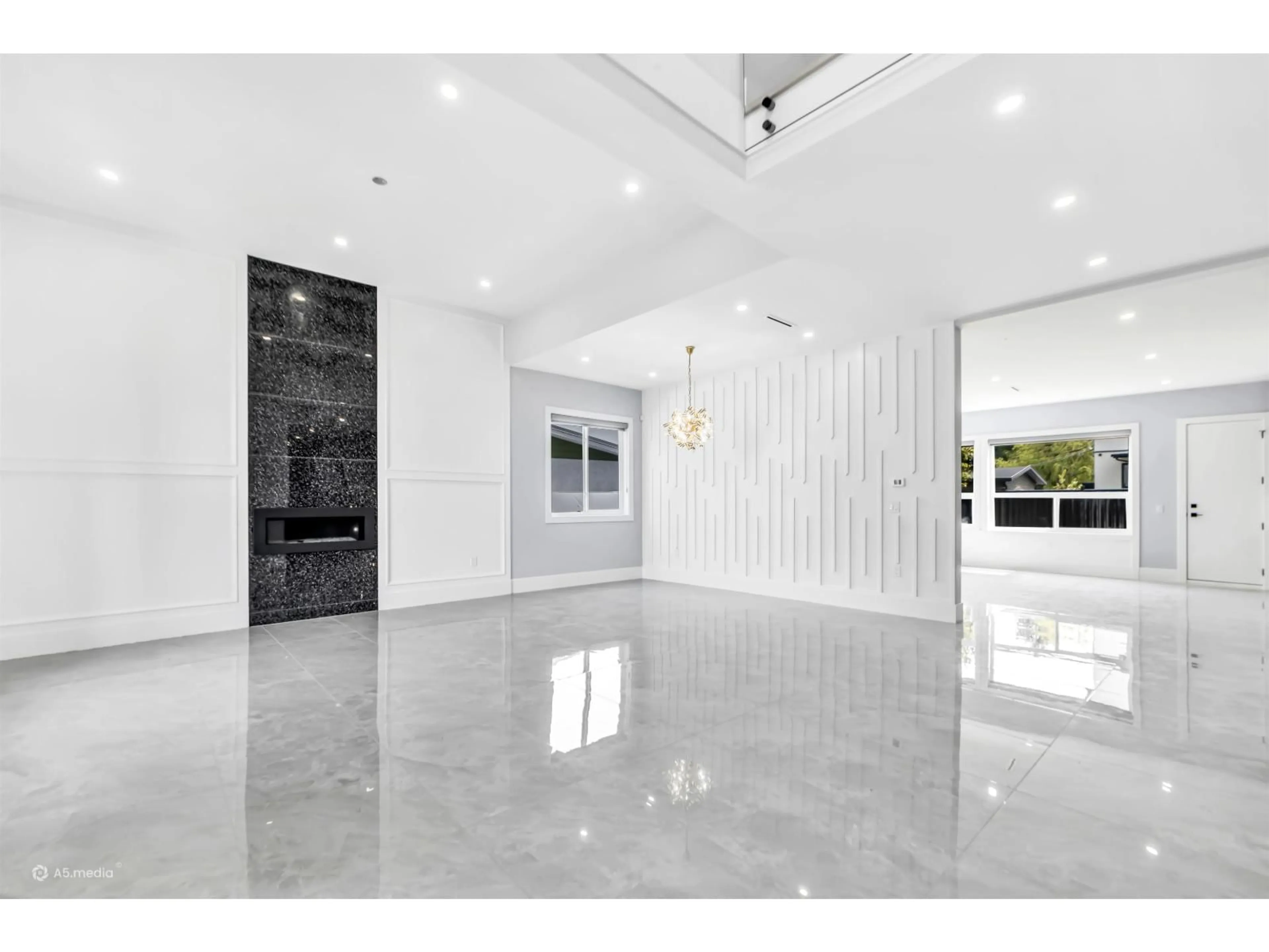 Indoor foyer for 26668 FRASER HIGHWAY, Langley British Columbia V4W3C7