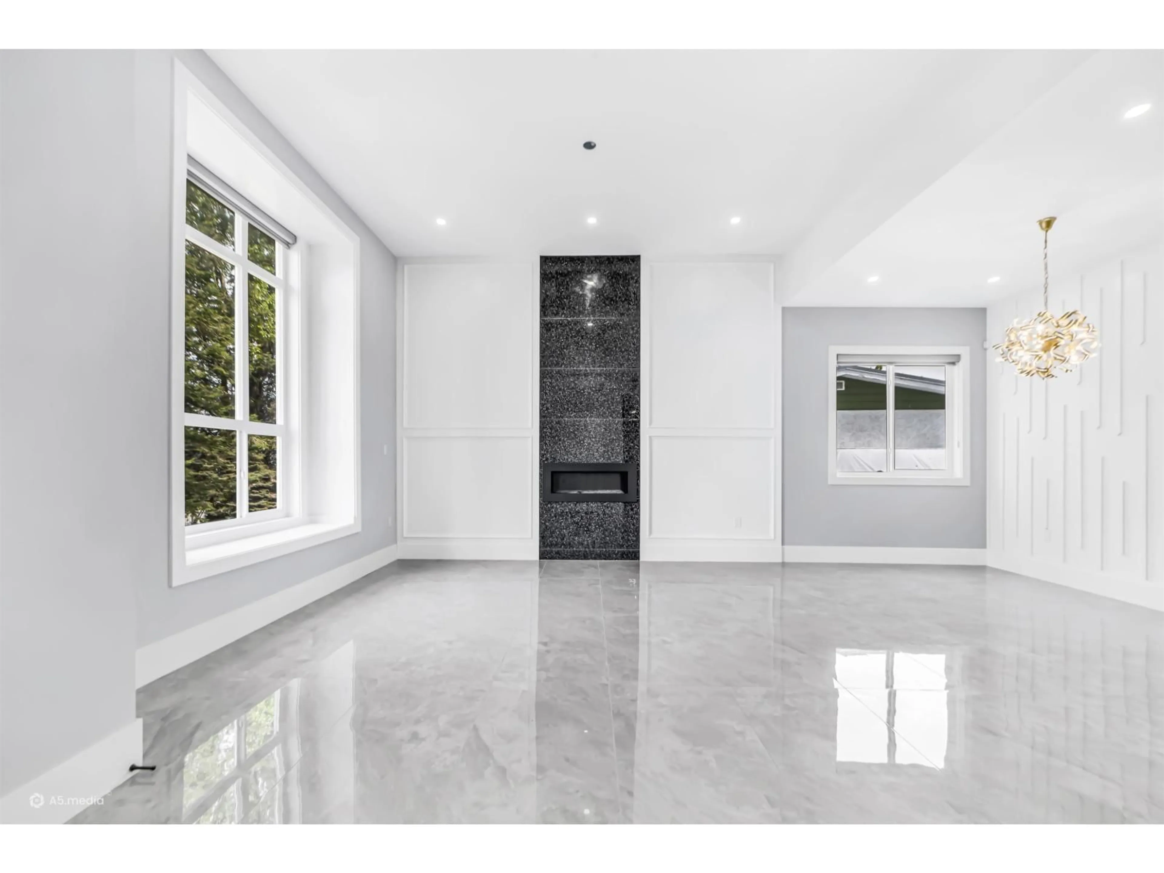 Indoor entryway for 26668 FRASER HIGHWAY, Langley British Columbia V4W3C7