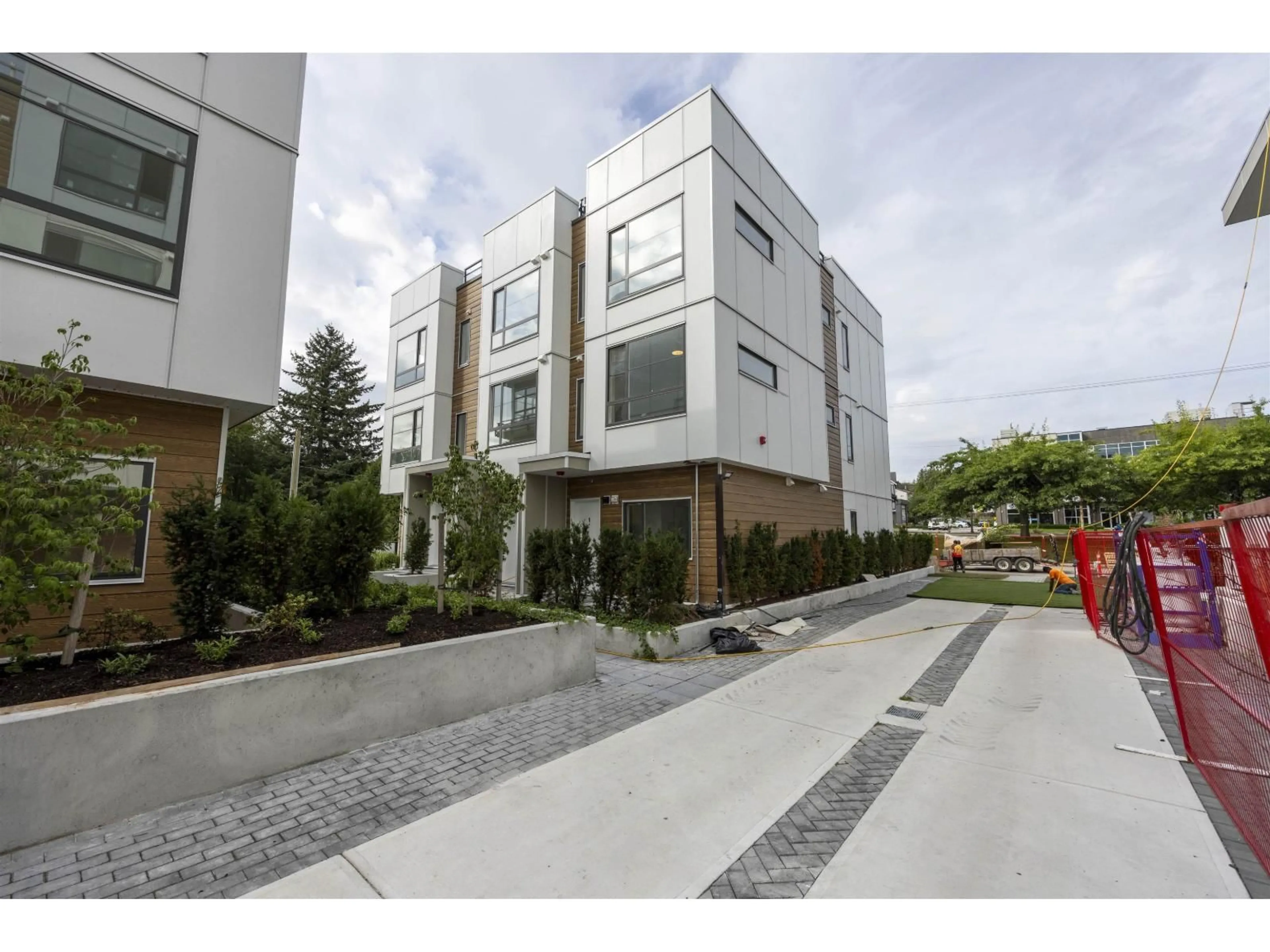 Unknown for 1 - 6328 KING GEORGE BOULEVARD, Surrey British Columbia V3X0L4
