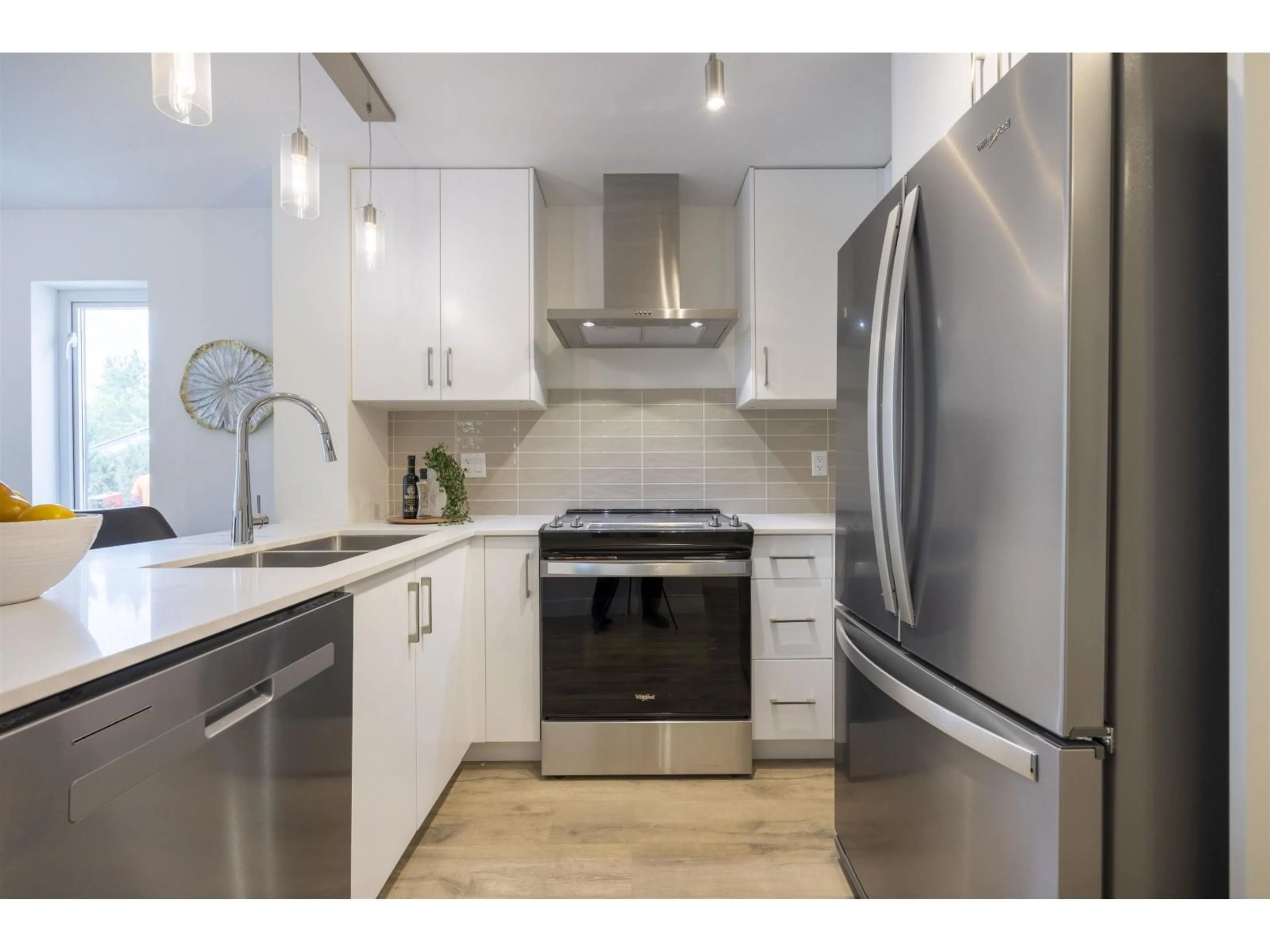 Unknown for 1 - 6328 KING GEORGE BOULEVARD, Surrey British Columbia V3X0L4