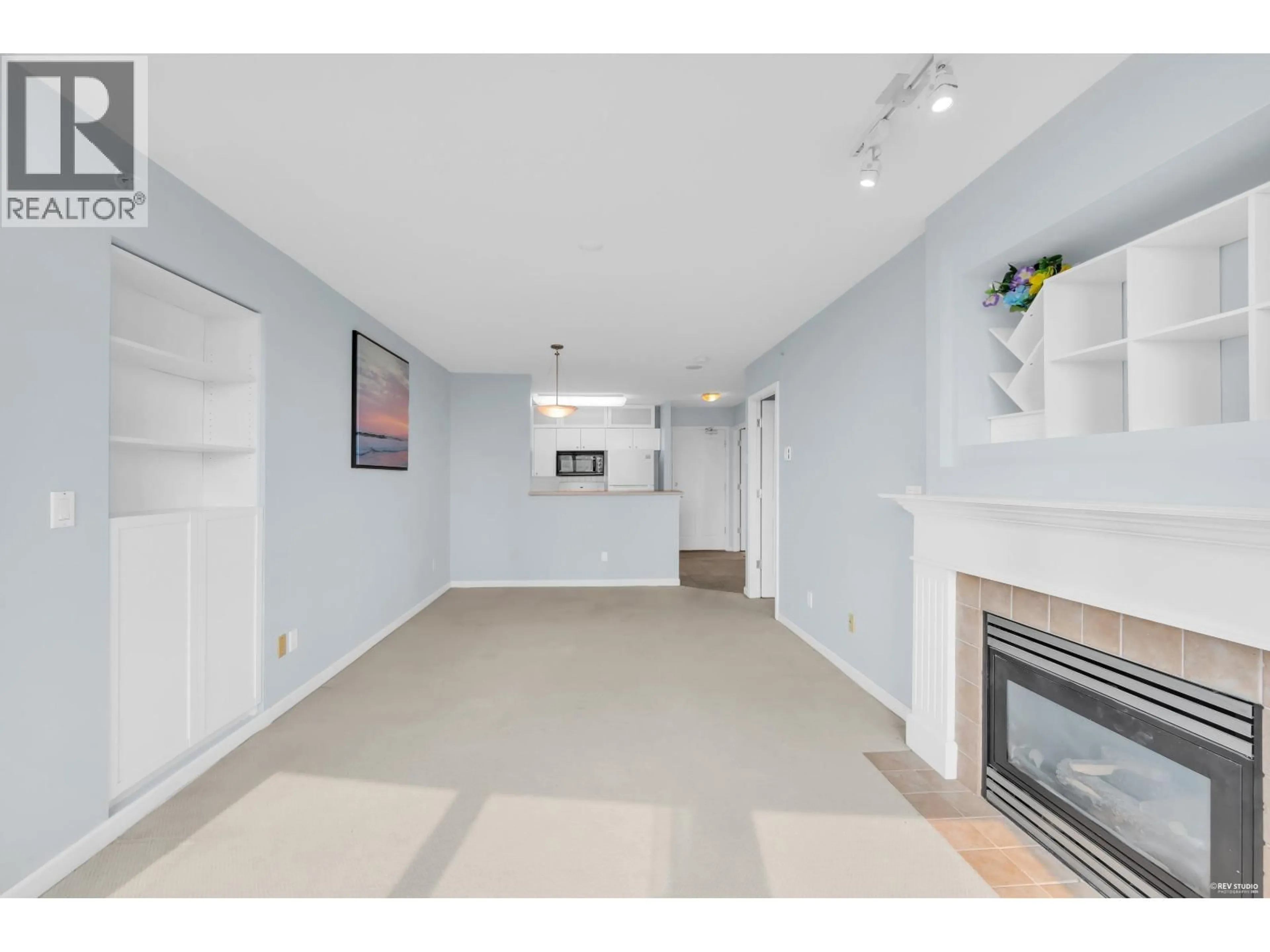A pic of a room for 802 - 6611 OUTHOAKS CRESCENT, Burnaby British Columbia V5E4L5