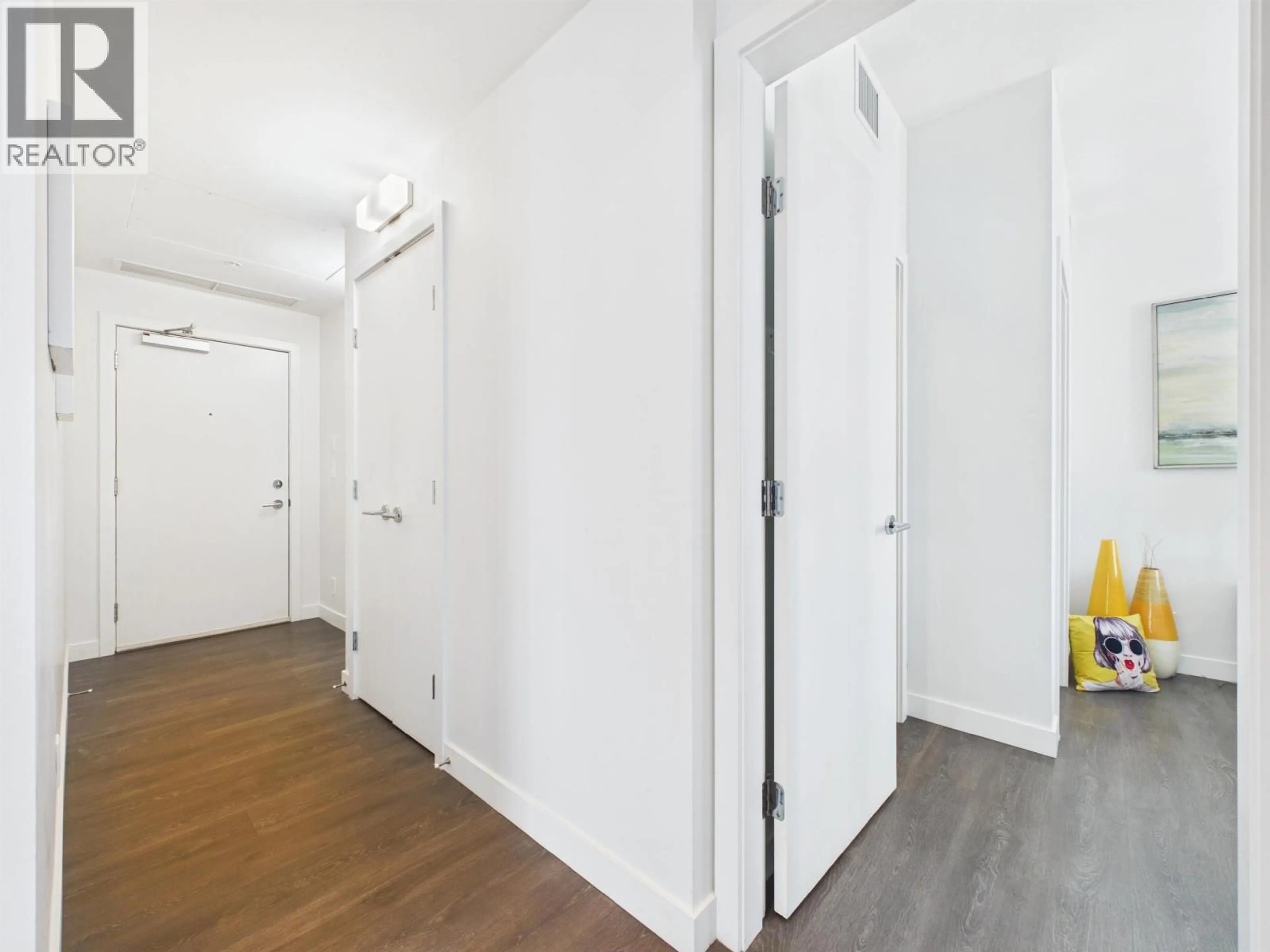 Indoor foyer for 1806 - 567 CLARKE ROAD, Coquitlam British Columbia V3J0K7