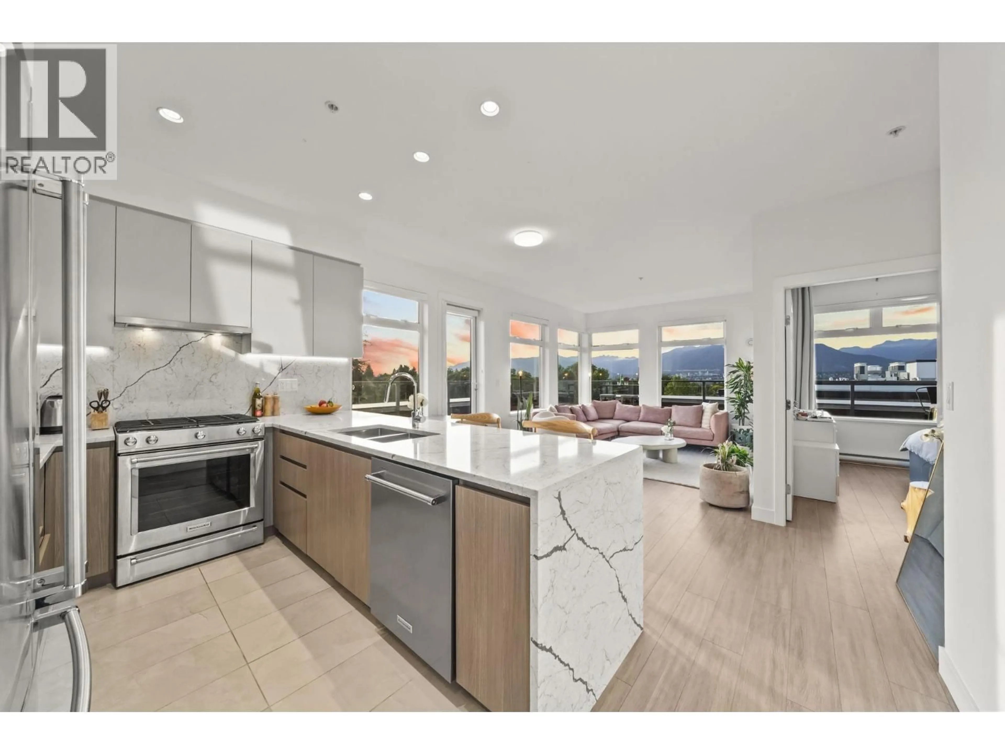 Open concept kitchen, ceramic/tile floor for 408 - 2408 GRANT STREET, Vancouver British Columbia V5K3G4