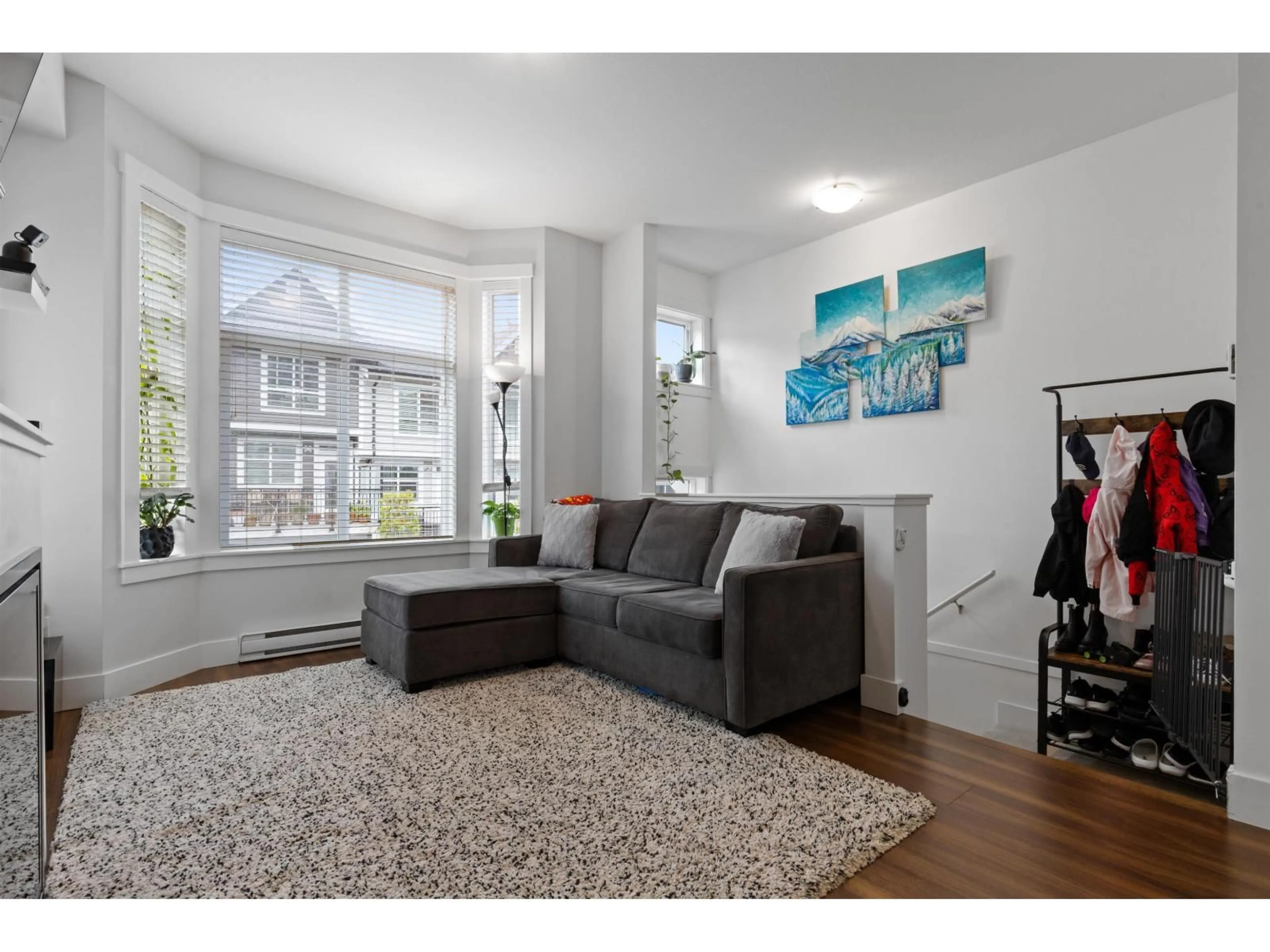 Living room with furniture, unknown for 61 - 14433 60 AVENUE, Surrey British Columbia V3S1R4