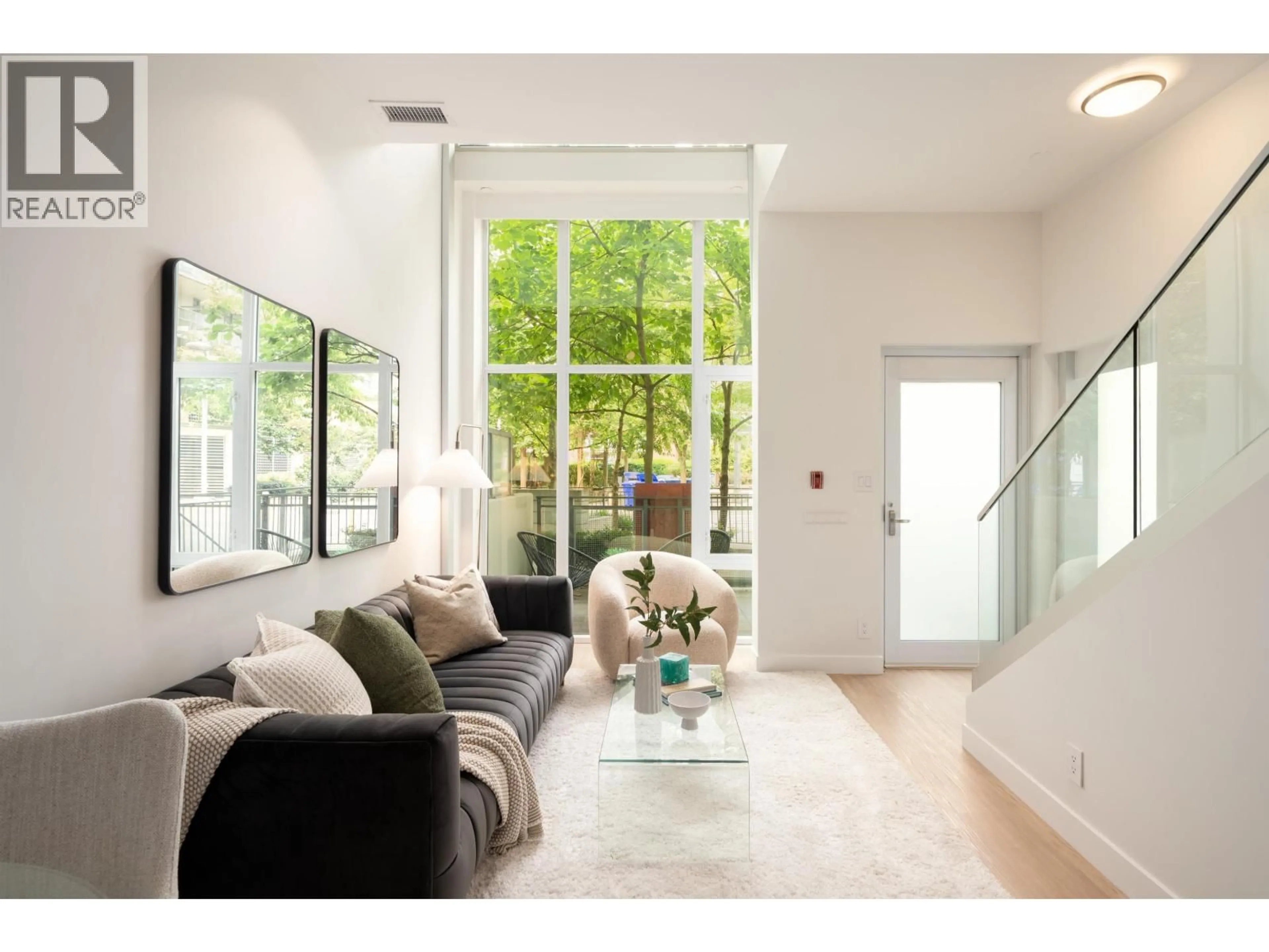 Indoor entryway for 149 1ST AVENUE, Vancouver British Columbia V6A0E8