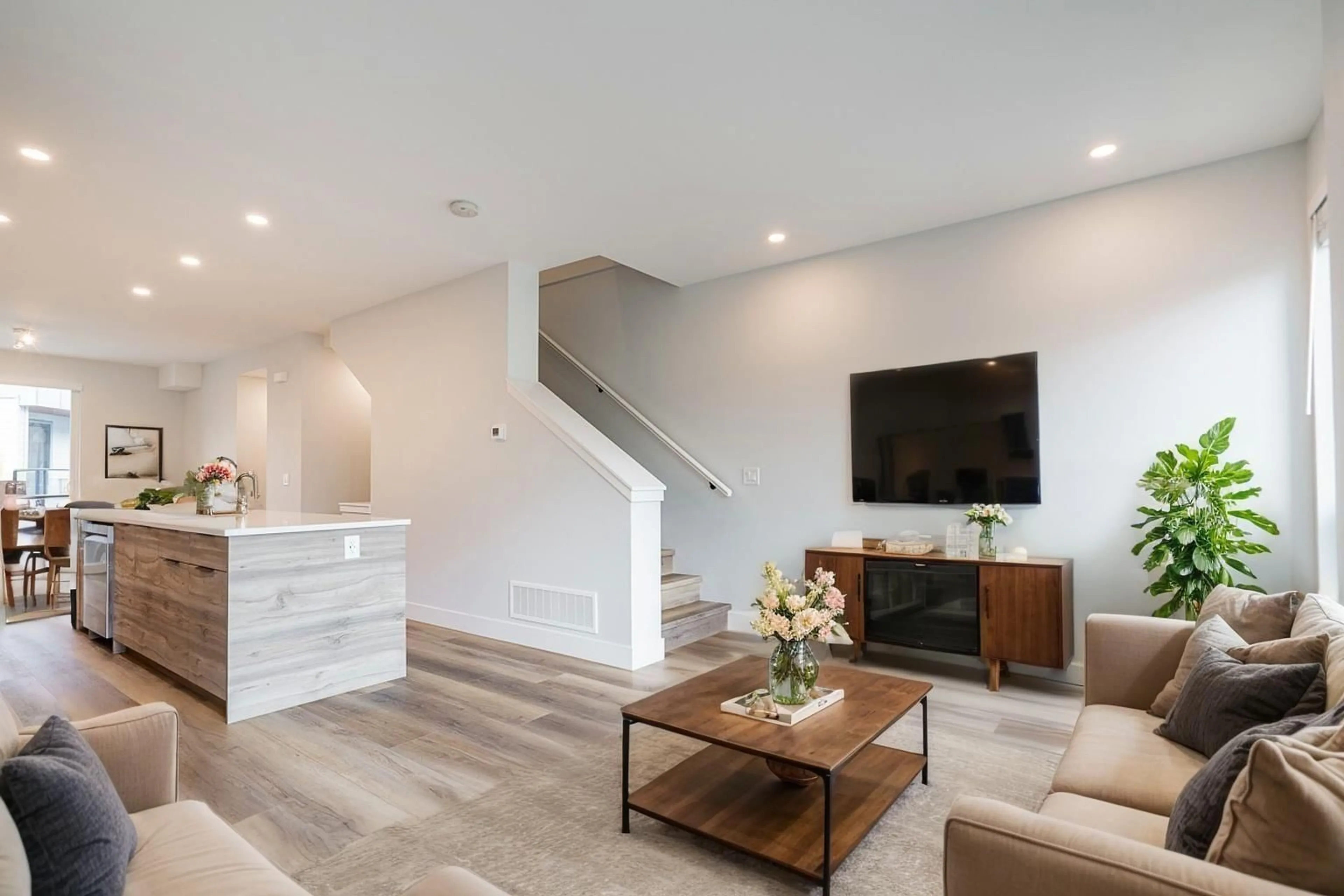 Living room with furniture, unknown for 36 - 30530 CARDINAL AVENUE, Abbotsford British Columbia V2T0L5