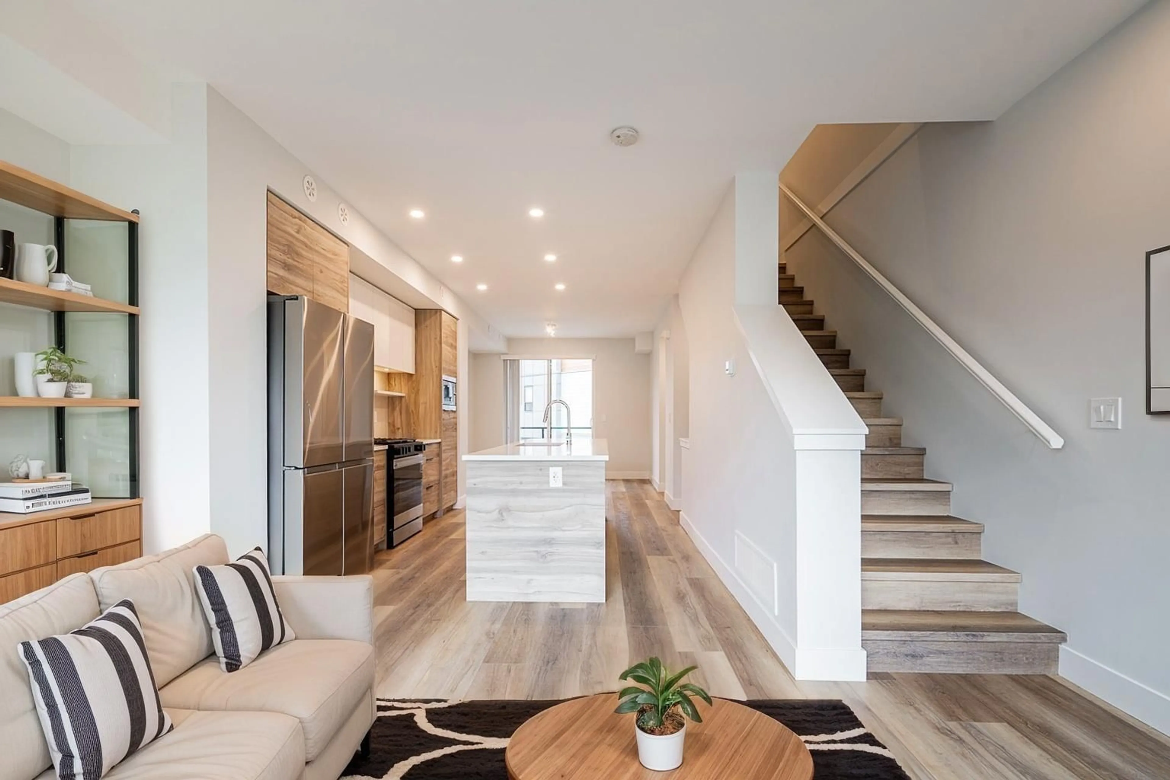 Indoor entryway for 36 - 30530 CARDINAL AVENUE, Abbotsford British Columbia V2T0L5