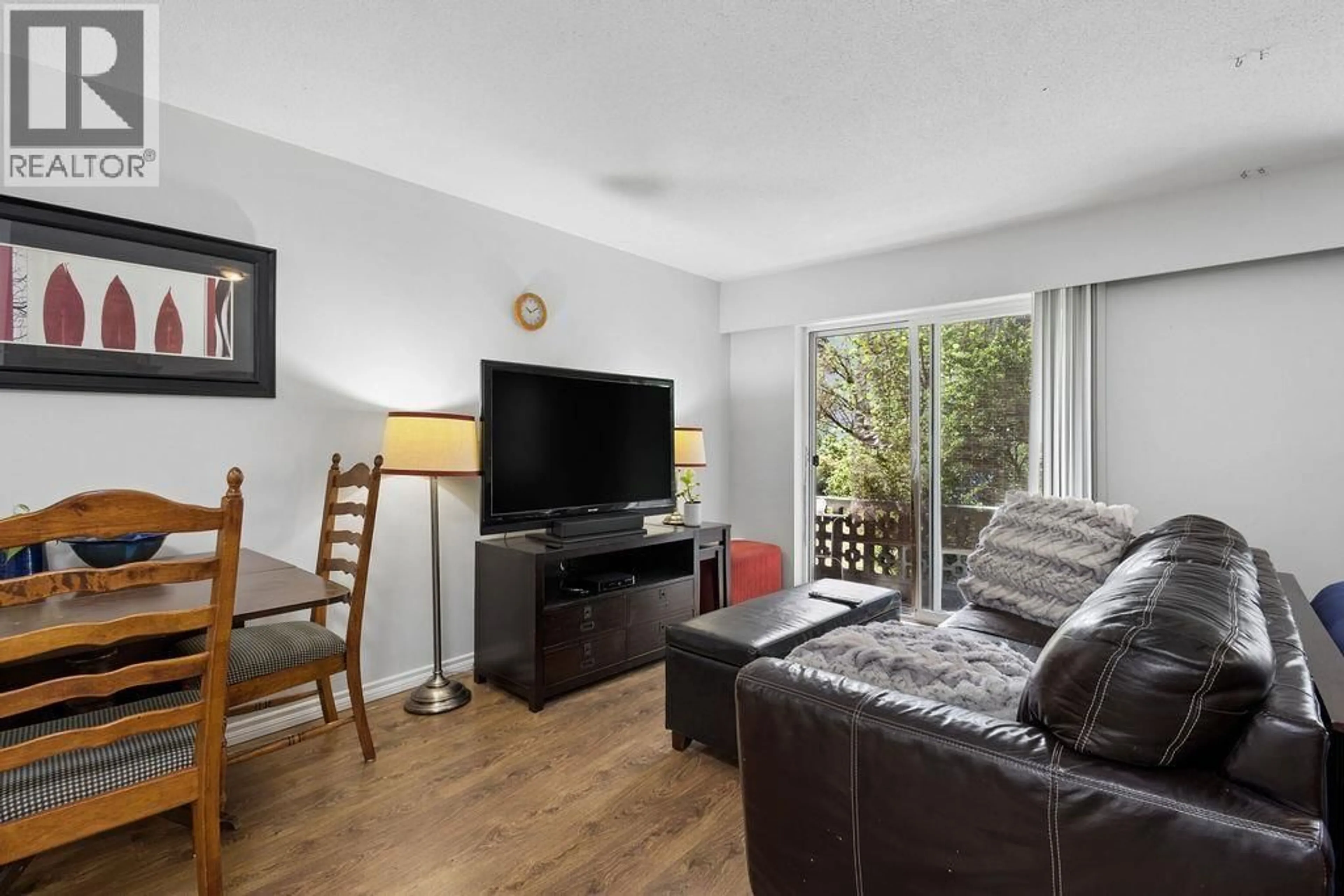 Living room with furniture, wood/laminate floor for 106 - 36 14TH AVENUE, Vancouver British Columbia V5T4C9
