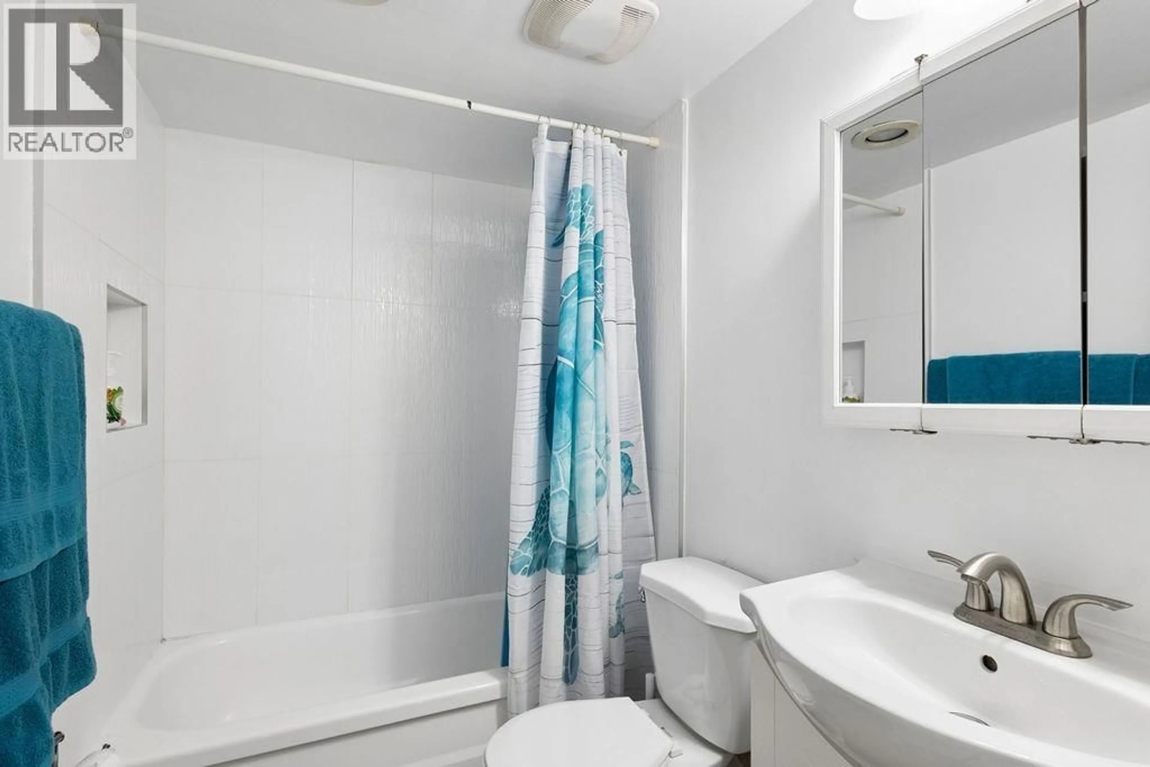 Standard bathroom, unknown for 106 - 36 14TH AVENUE, Vancouver British Columbia V5T4C9