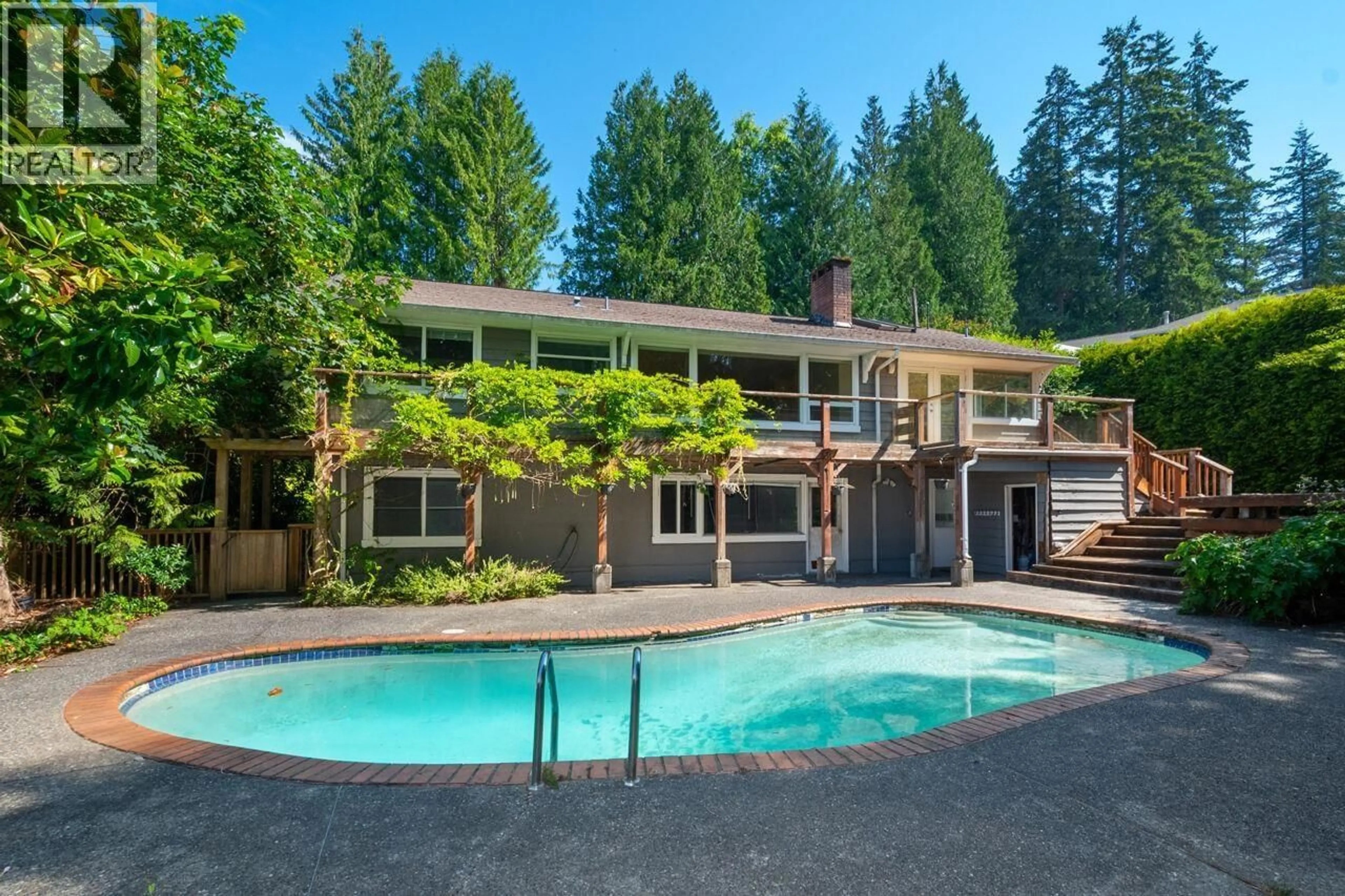 Pool for 545 KINGS ROAD, North Vancouver British Columbia V7N1J2