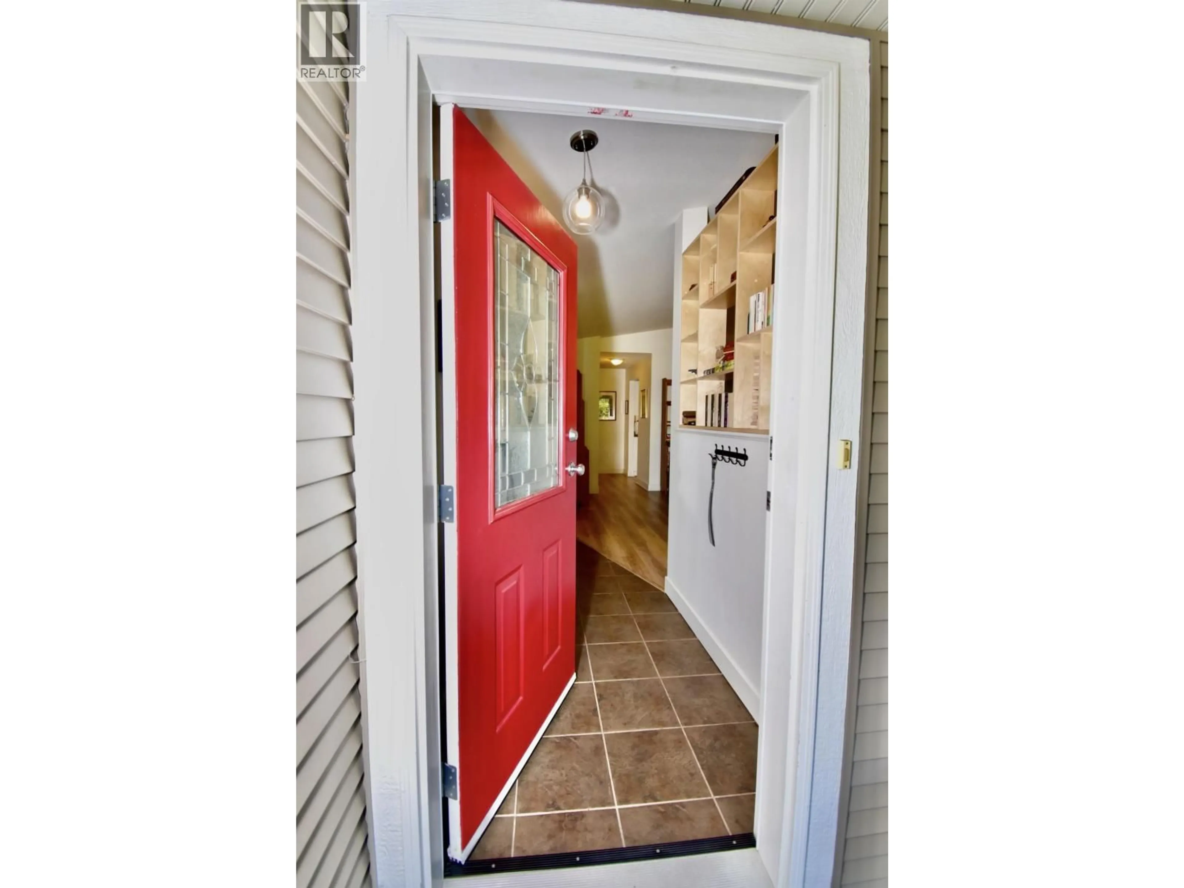 Indoor entryway for 6315 TOWER ROAD, Sechelt British Columbia V7Z0T7