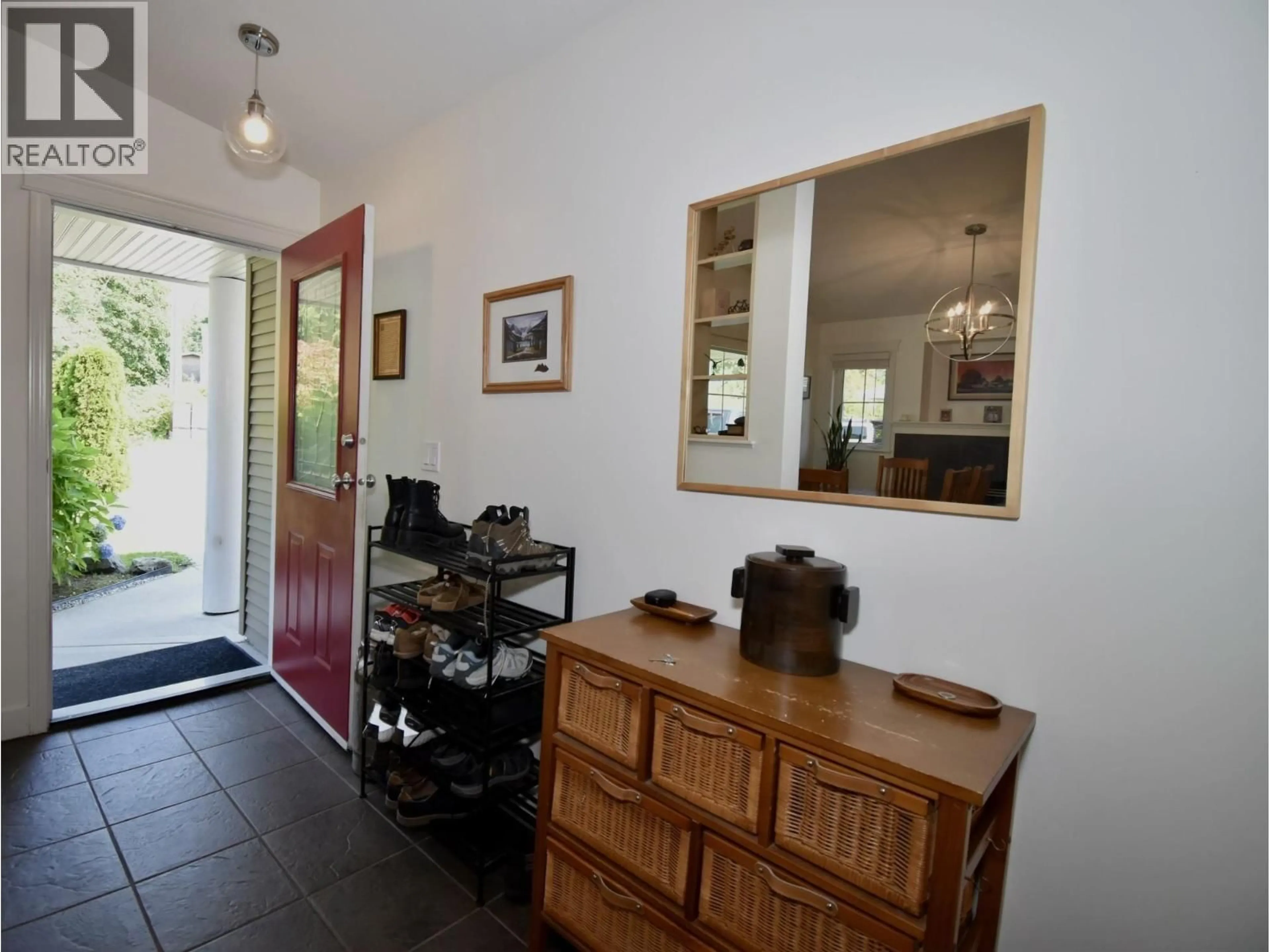 Indoor foyer for 6315 TOWER ROAD, Sechelt British Columbia V7Z0T7
