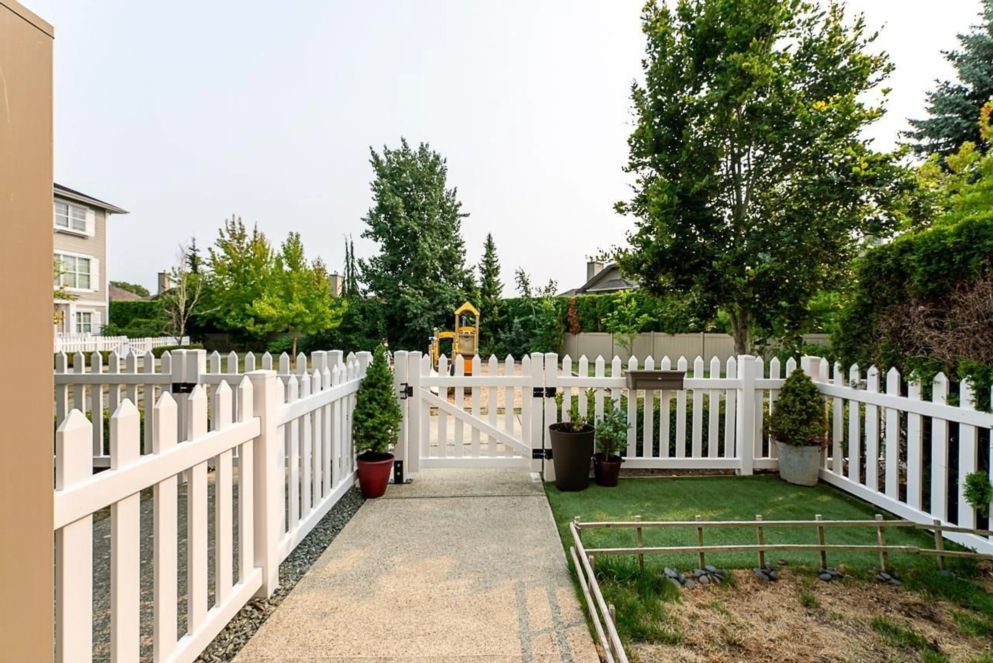 Patio, street for 11 - 16228 16 AVENUE, Surrey British Columbia V4A1S7