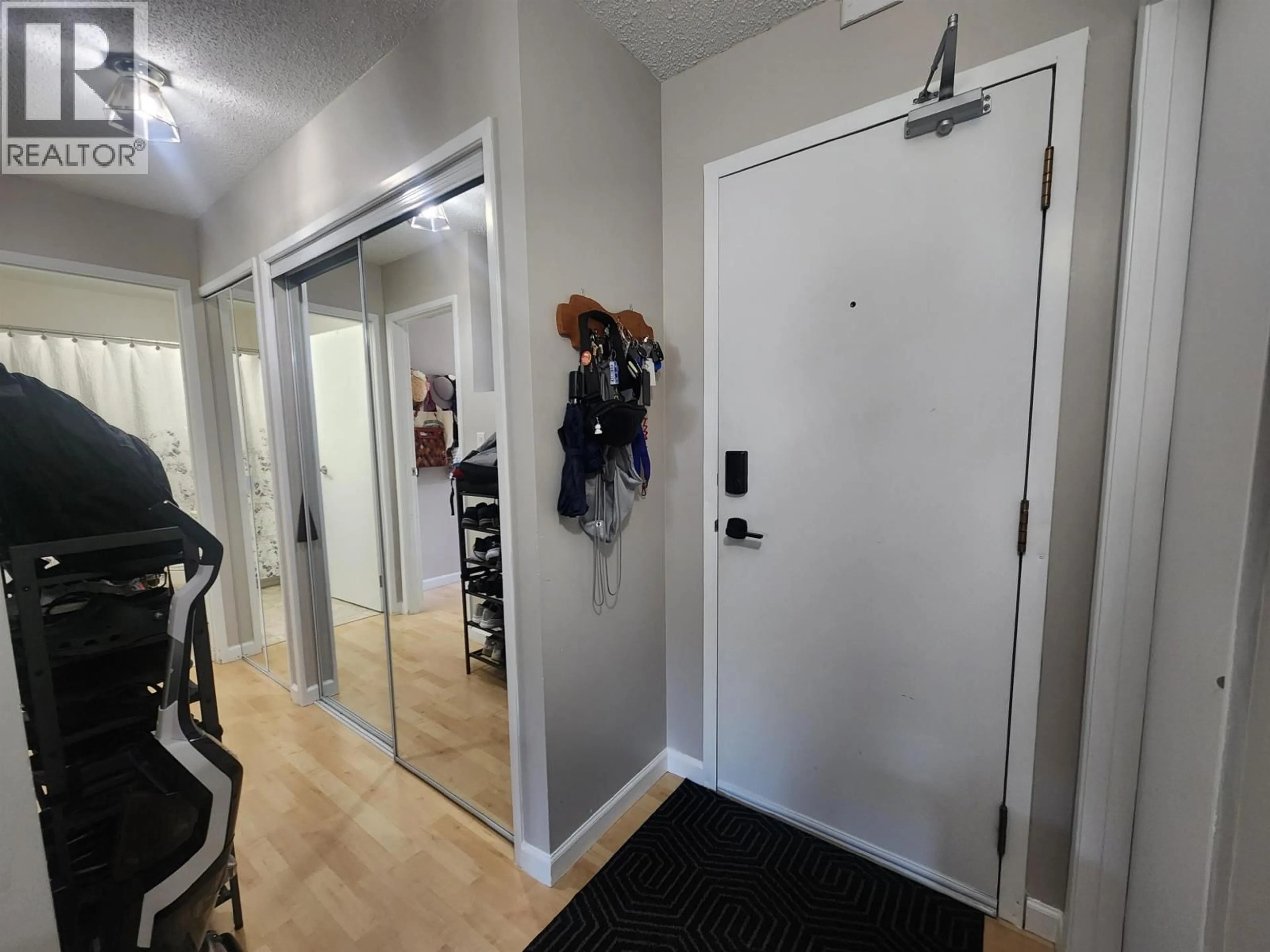 Indoor entryway for 202 - 3033 OSPIKA BOULEVARD, Prince George British Columbia V2N4L5