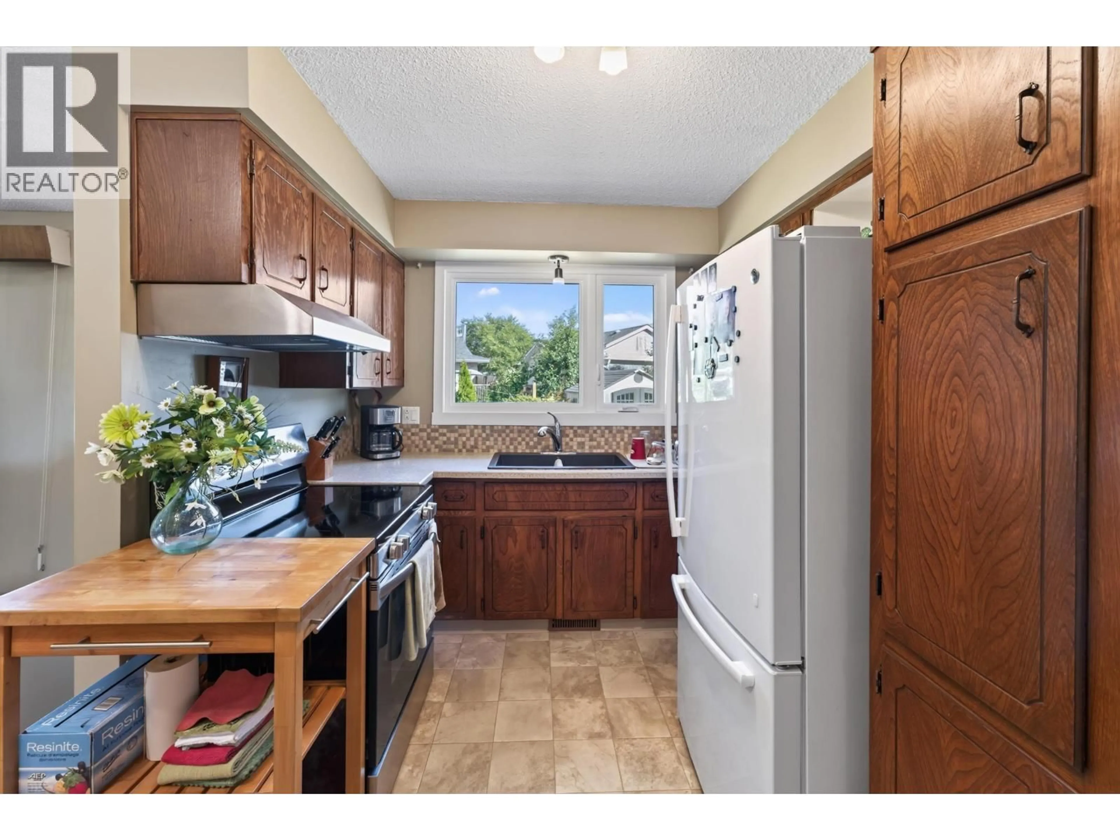 Standard kitchen, ceramic/tile floor for 2460 DEVONSHIRE CRESCENT, Prince George British Columbia V2N1C8