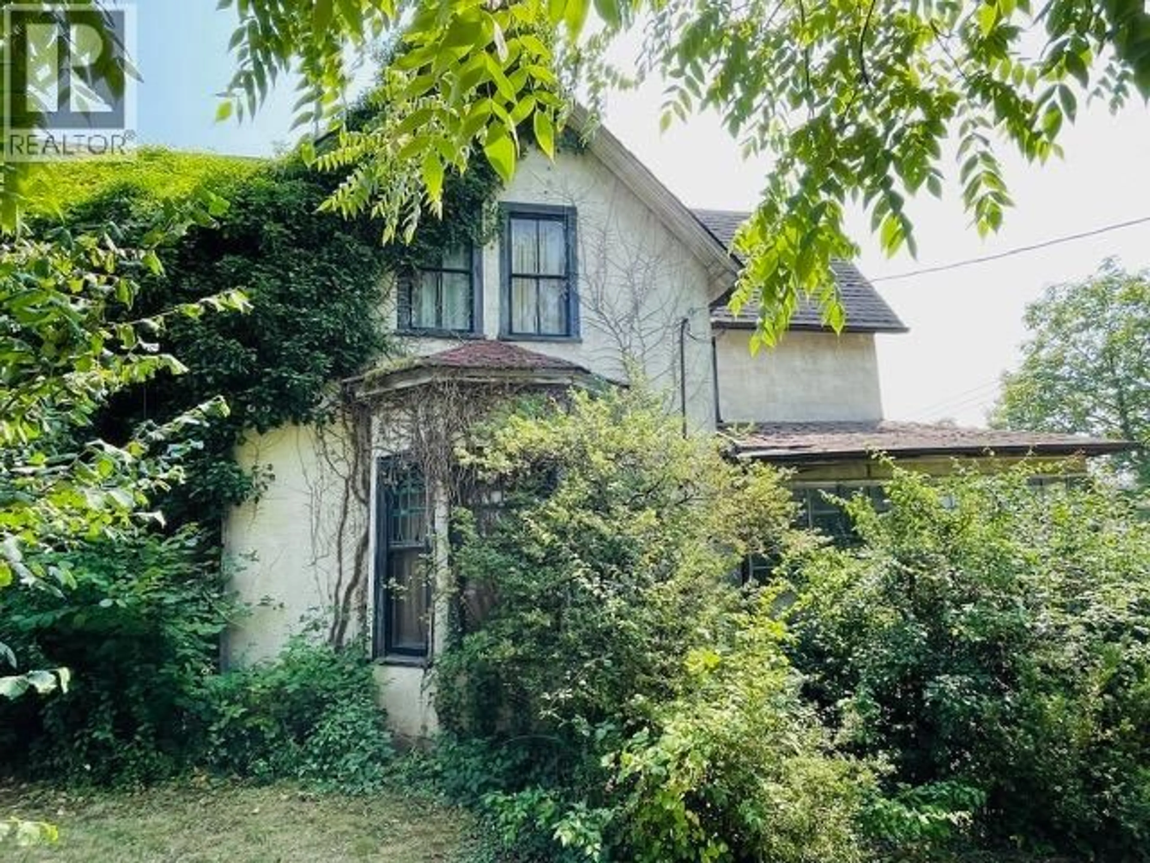 A pic from outside/outdoor area/front of a property/back of a property/a pic from drone, street for 239 FOURTH STREET, New Westminster British Columbia V3L2T9