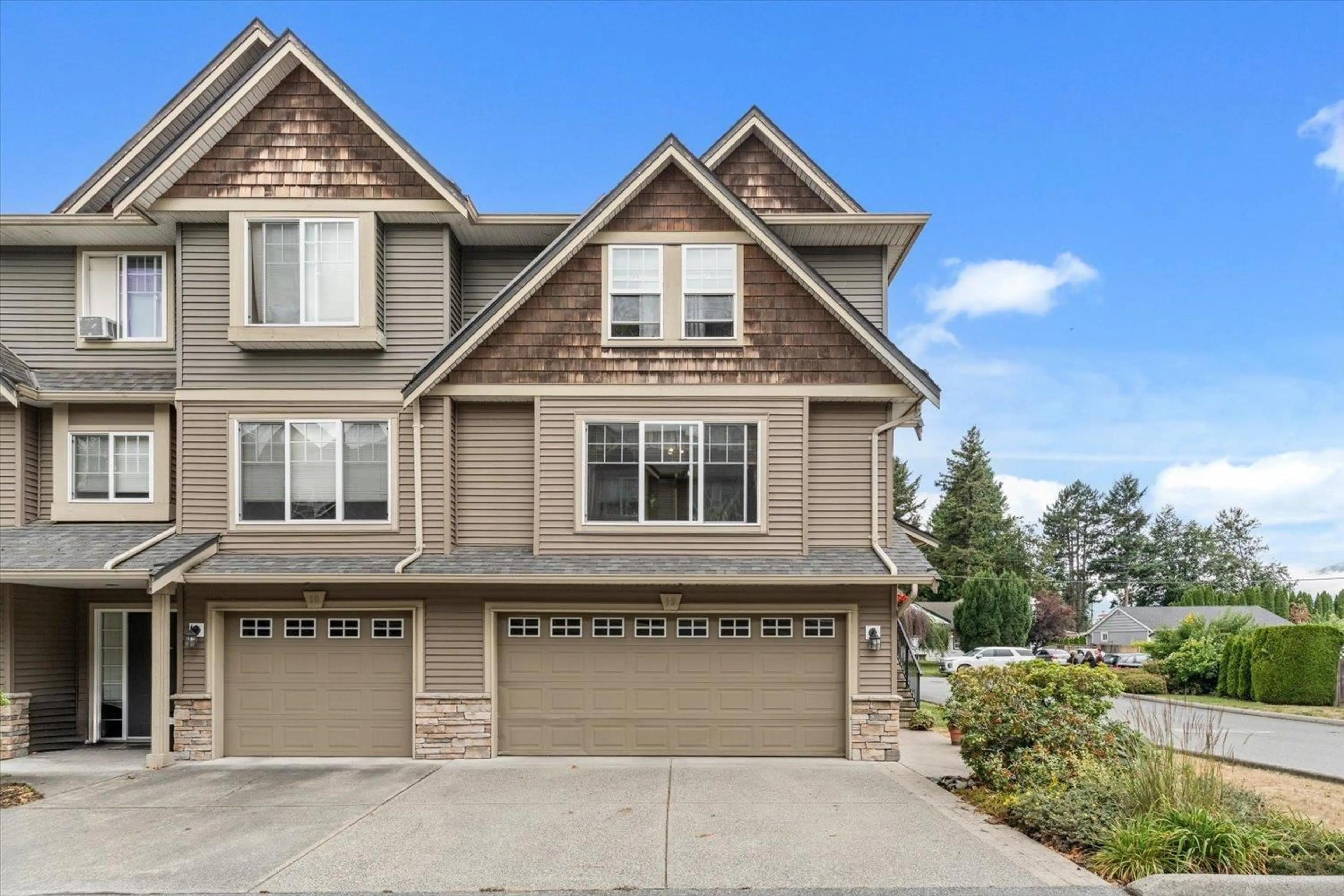 Home with vinyl exterior material, street for 19 - 8830 NOWELL STREET, Chilliwack British Columbia V2P0A6