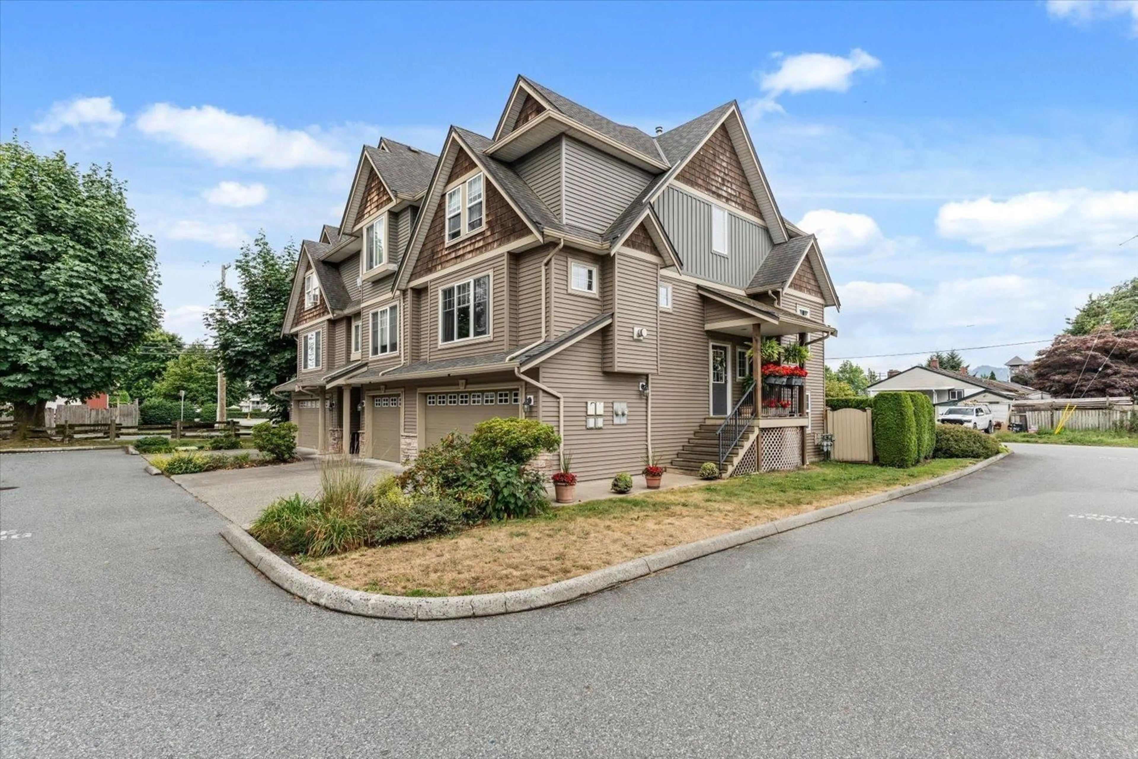 Home with vinyl exterior material, street for 19 - 8830 NOWELL STREET, Chilliwack British Columbia V2P0A6