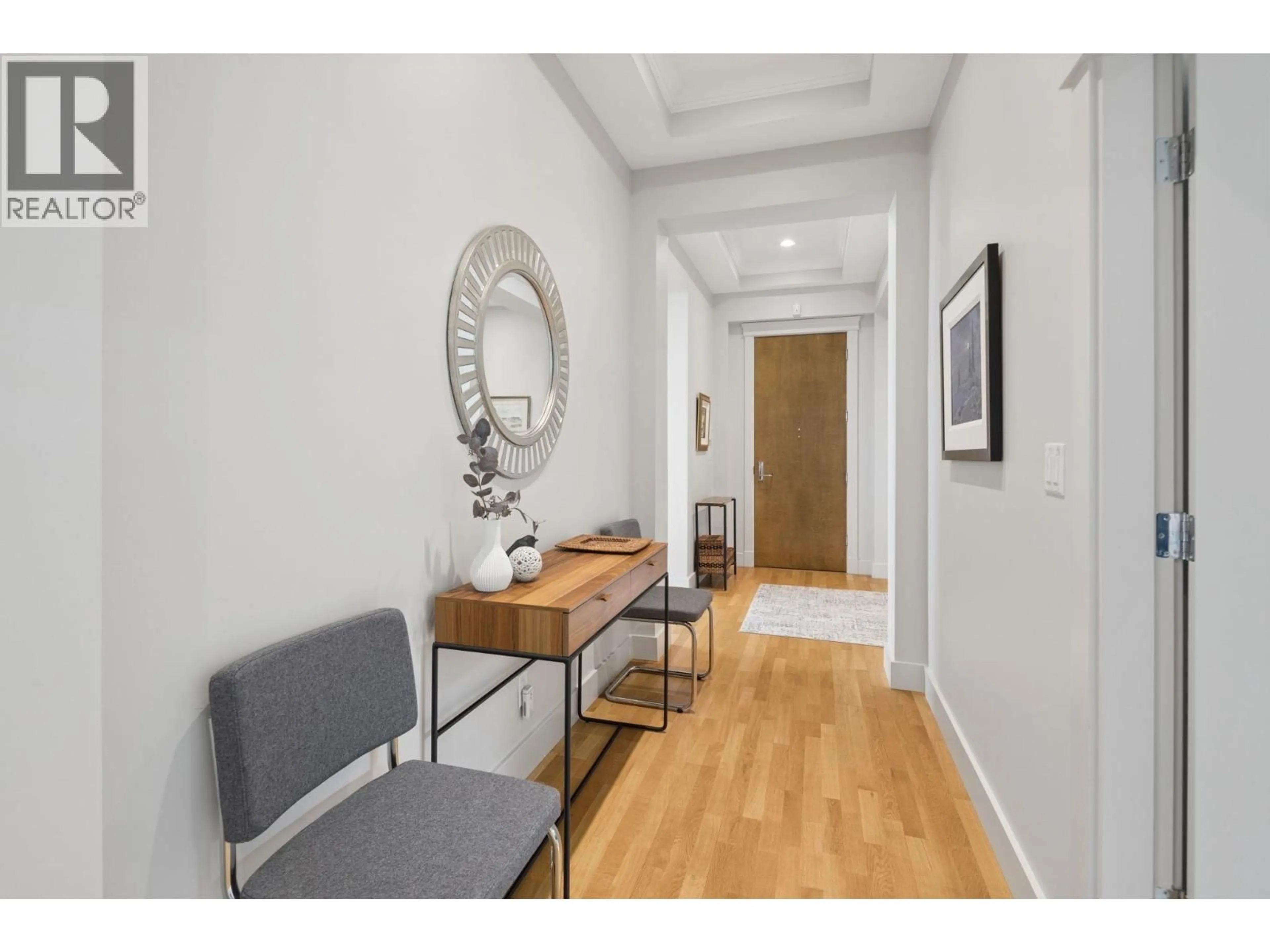 Indoor entryway for PH1 - 2210 CHIPPENDALE ROAD, West Vancouver British Columbia V7S3J4