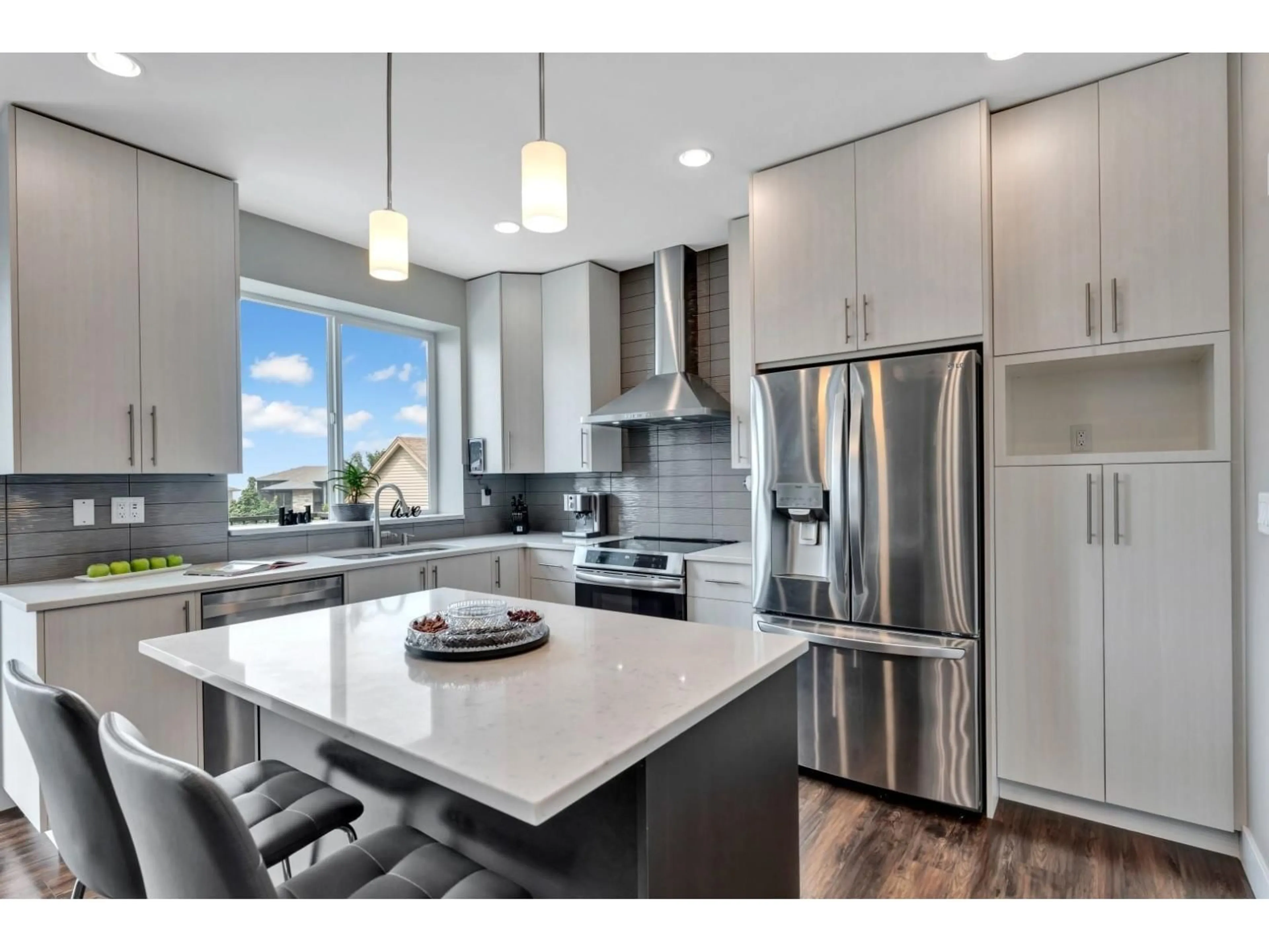 Contemporary kitchen, unknown for 6185 REXFORD DRIVE, Chilliwack British Columbia V2R0L3