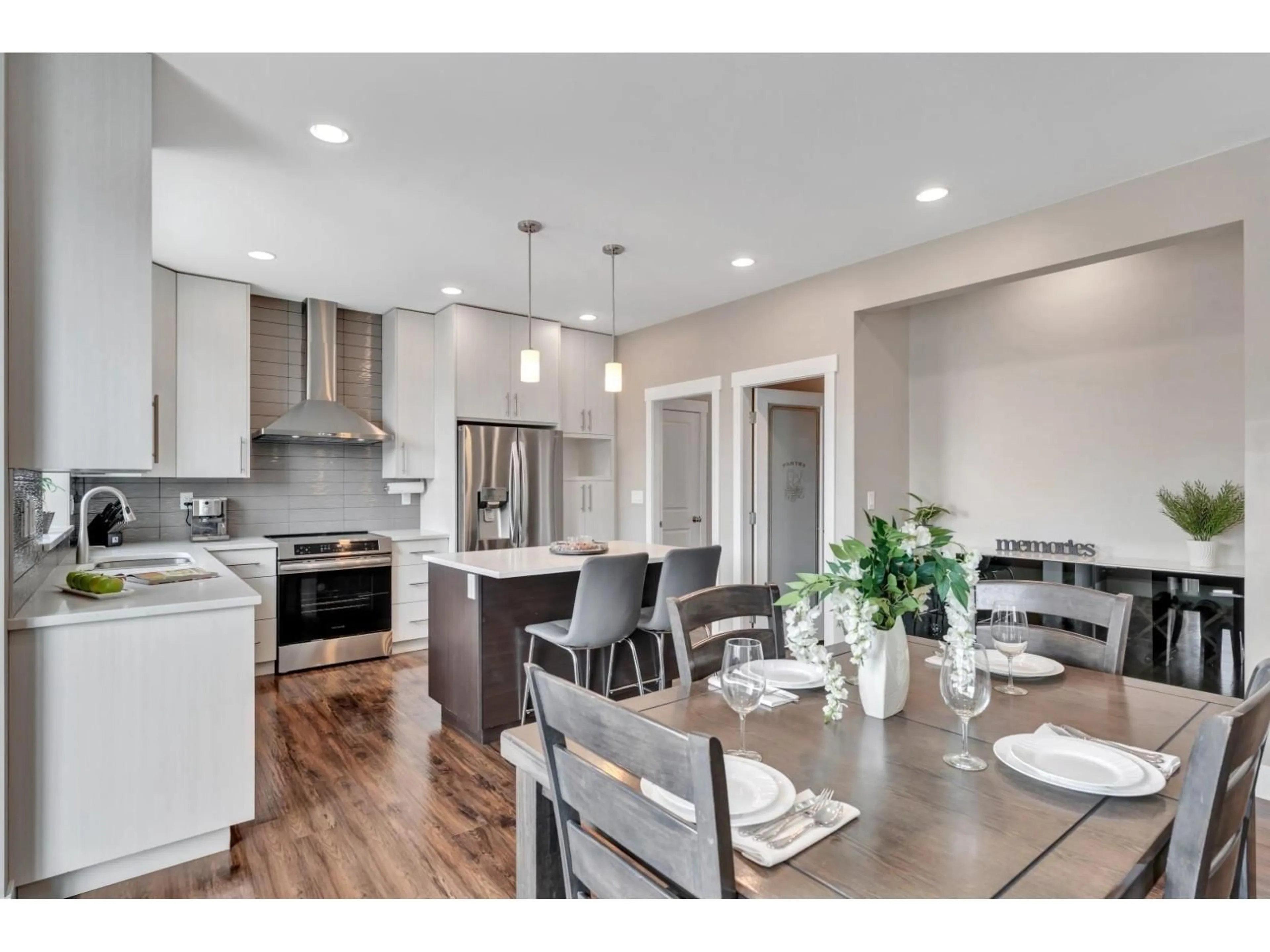Open concept kitchen, unknown for 6185 REXFORD DRIVE, Chilliwack British Columbia V2R0L3