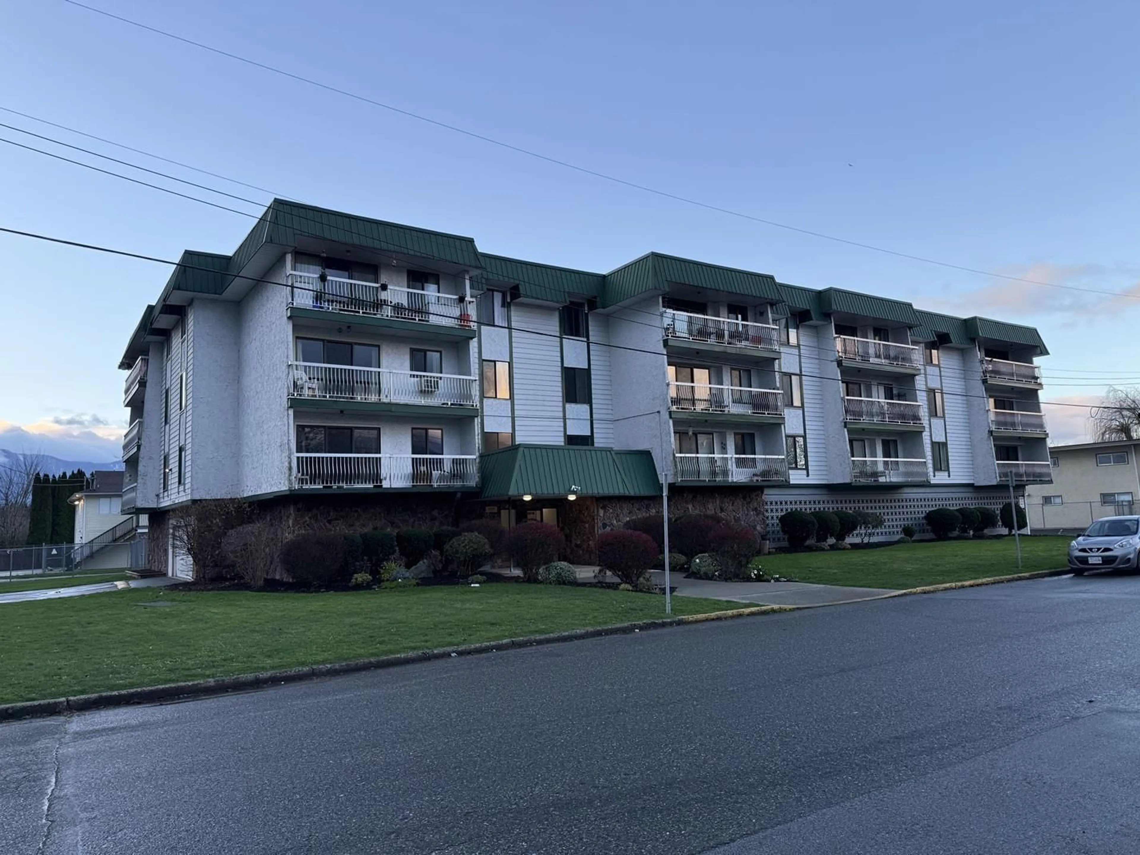 A pic from outside/outdoor area/front of a property/back of a property/a pic from drone, unknown for 103 - 46374 MARGARET AVENUE, Chilliwack British Columbia V2P2H1