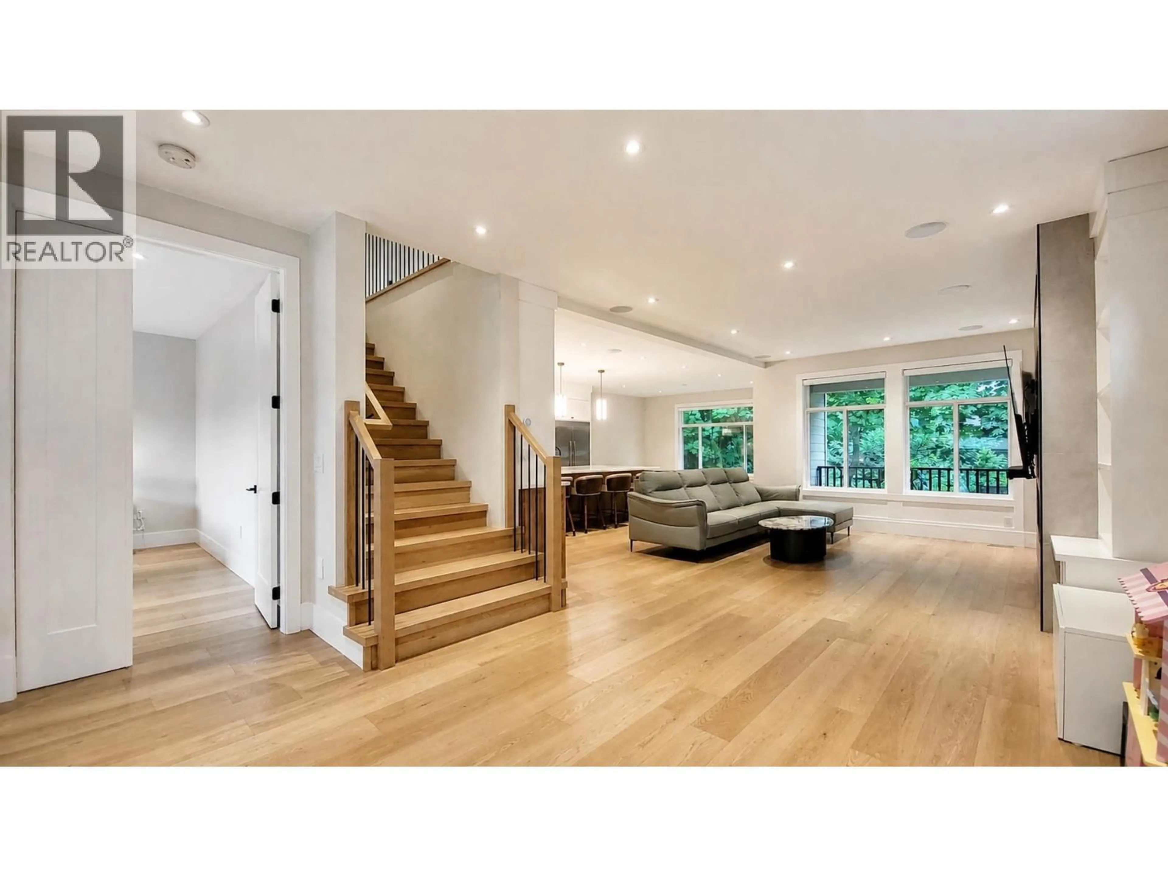 Indoor foyer for 3555 MONSON CRESCENT, Coquitlam British Columbia V3B0S2