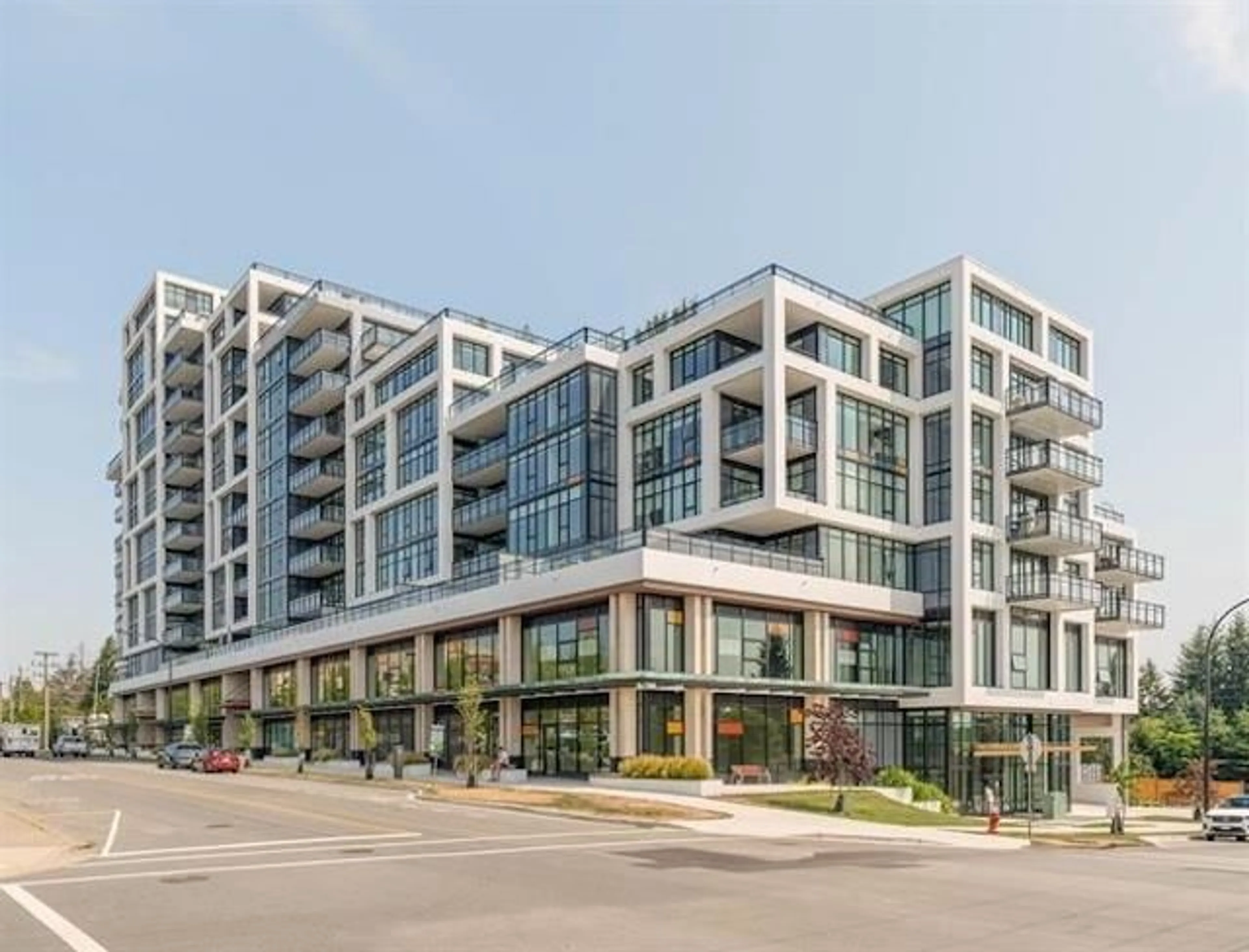 Indoor foyer for 415 - 1526 FINLAY STREET, White Rock British Columbia V4B4L9