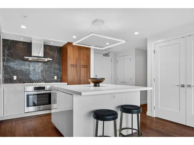 807 - 1526 FINLAY STREET, White Rock 3
