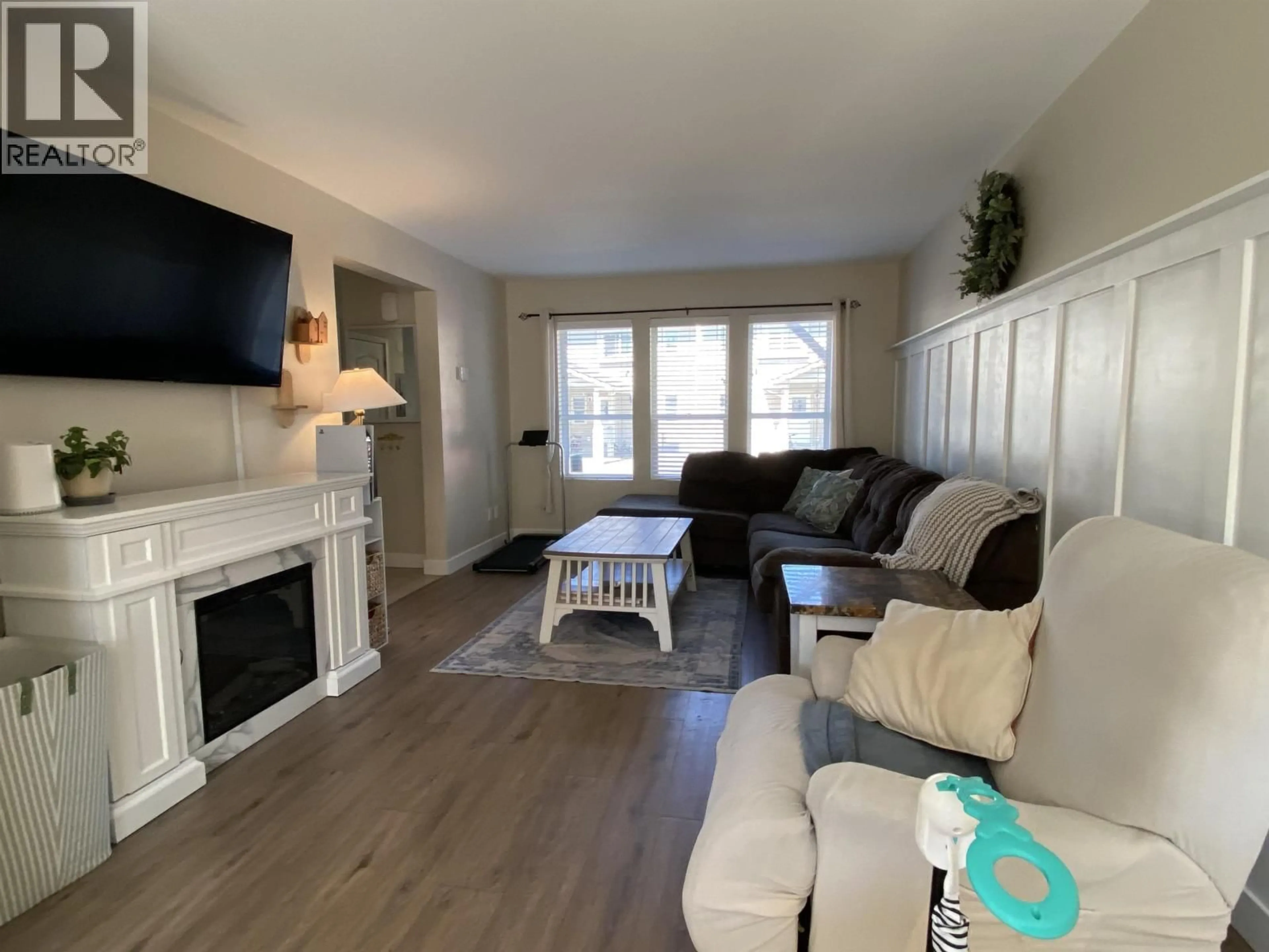 Living room with furniture, wood/laminate floor for 3 - 2705 KALUM STREET, Terrace British Columbia V8G2M4