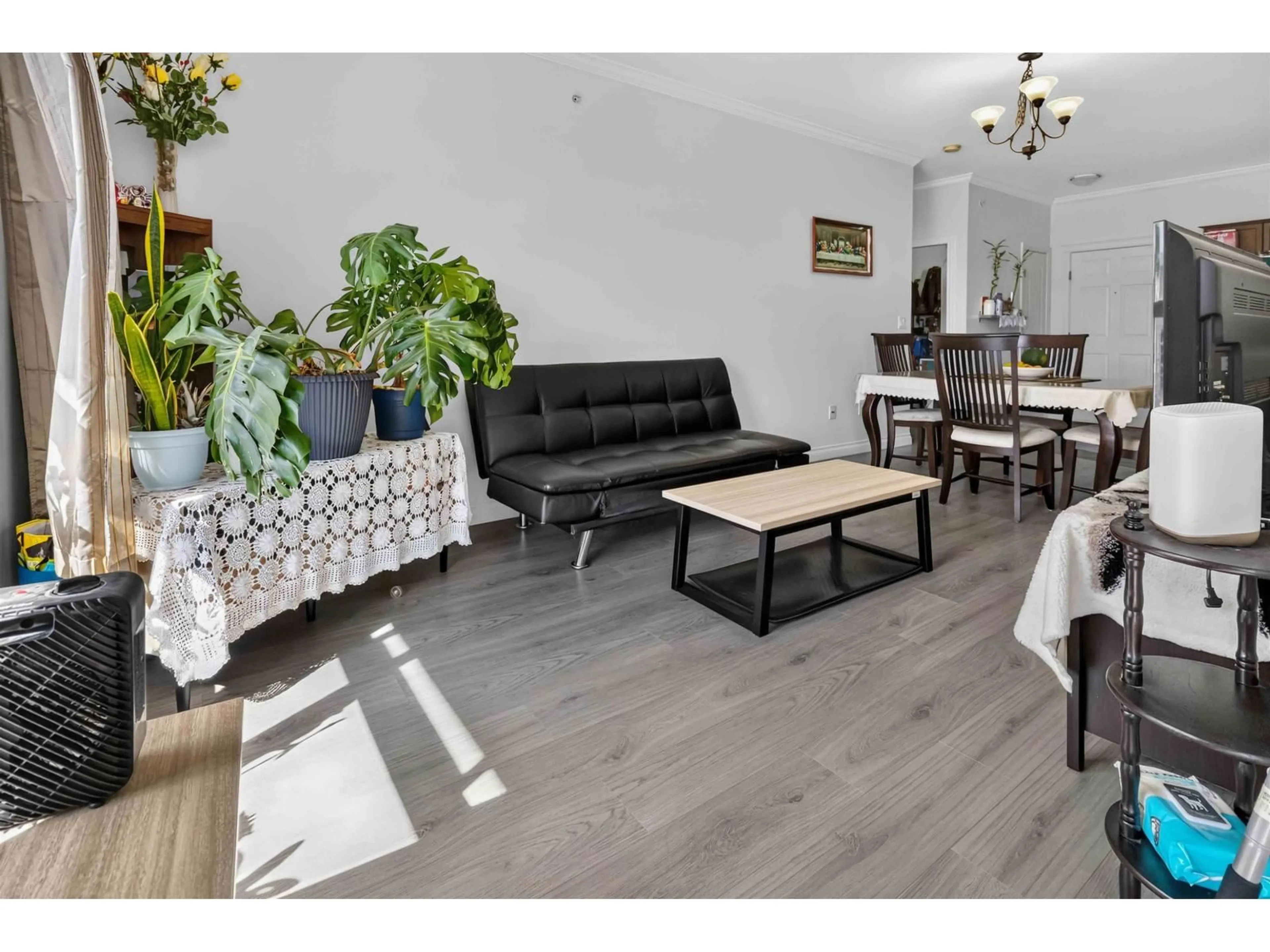 Living room with furniture, wood/laminate floor for 304 - 46053 CHILLIWACK CENTRAL ROAD, Chilliwack British Columbia V2P1J5